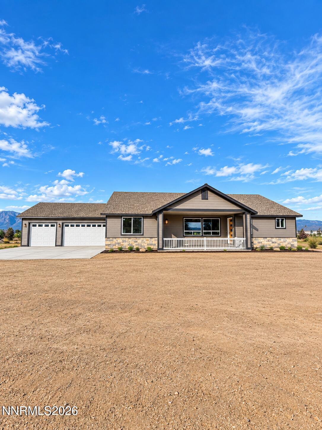 2754 E Valley Road Property Photo 1