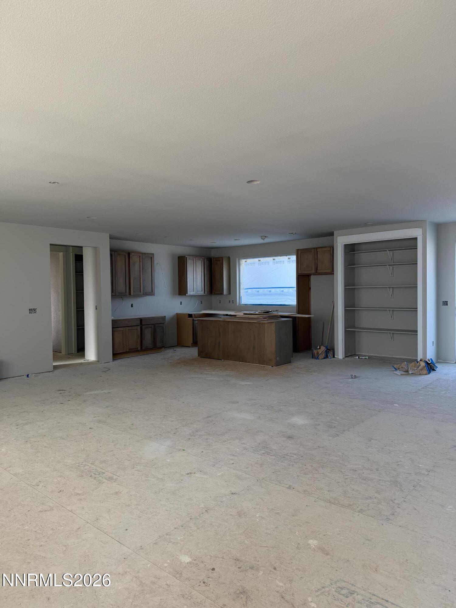 2754 E Valley Road Property Photo 3