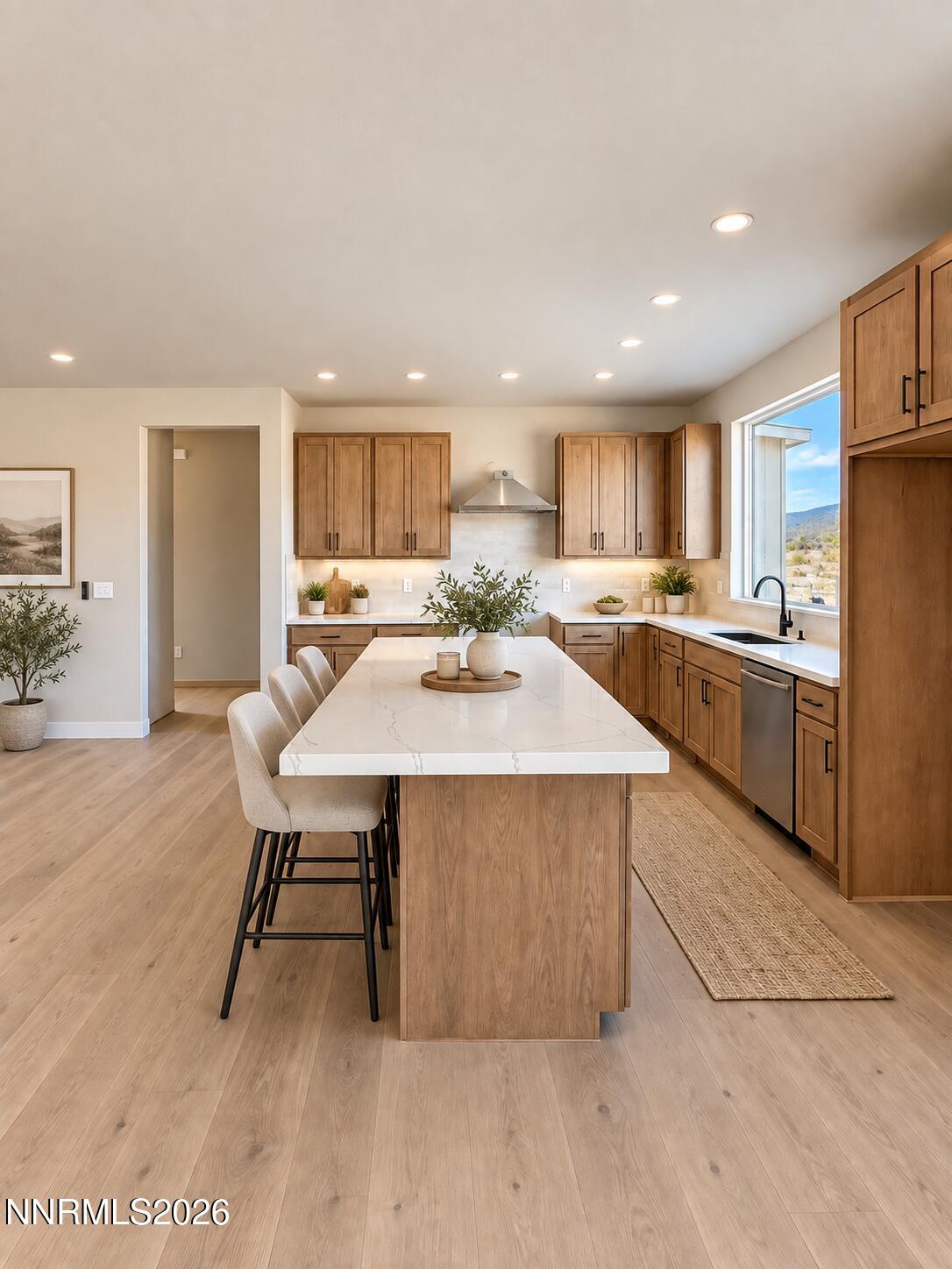 2754 E Valley Road Property Photo 4