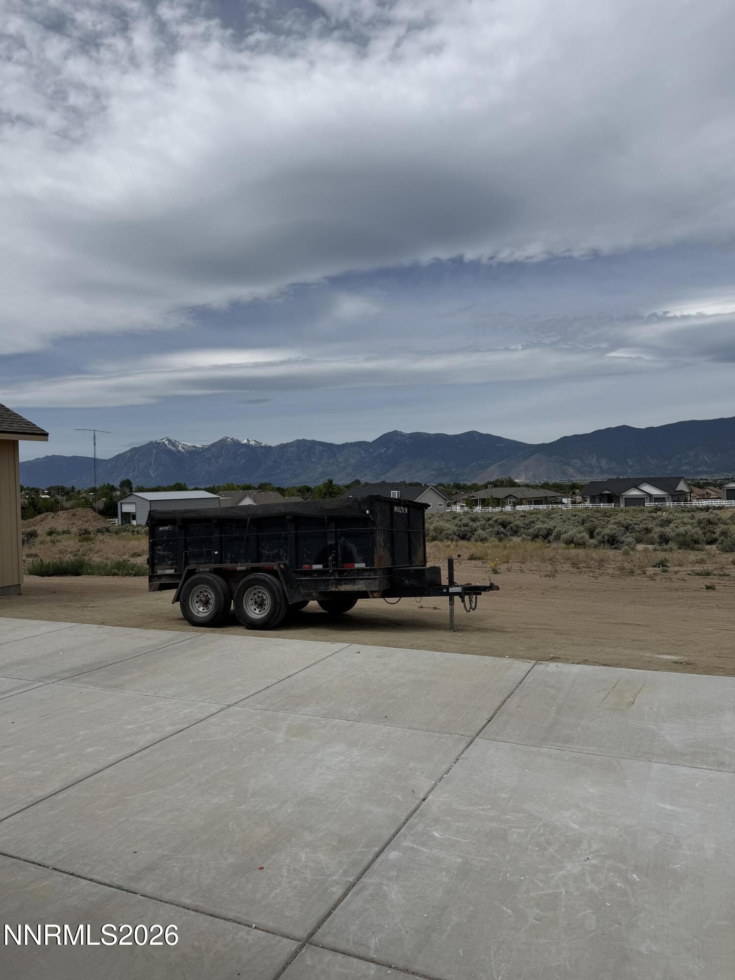 2754 E Valley Road Property Photo 5