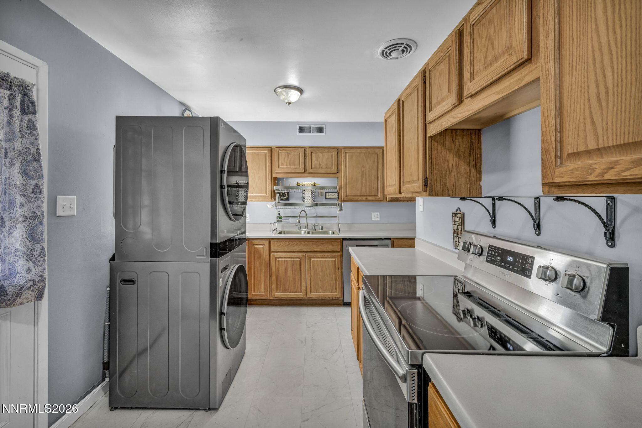 26 E I Street Property Photo 7