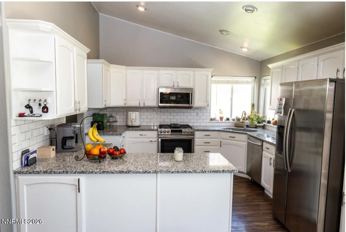 660 Castle Way Property Photo 3