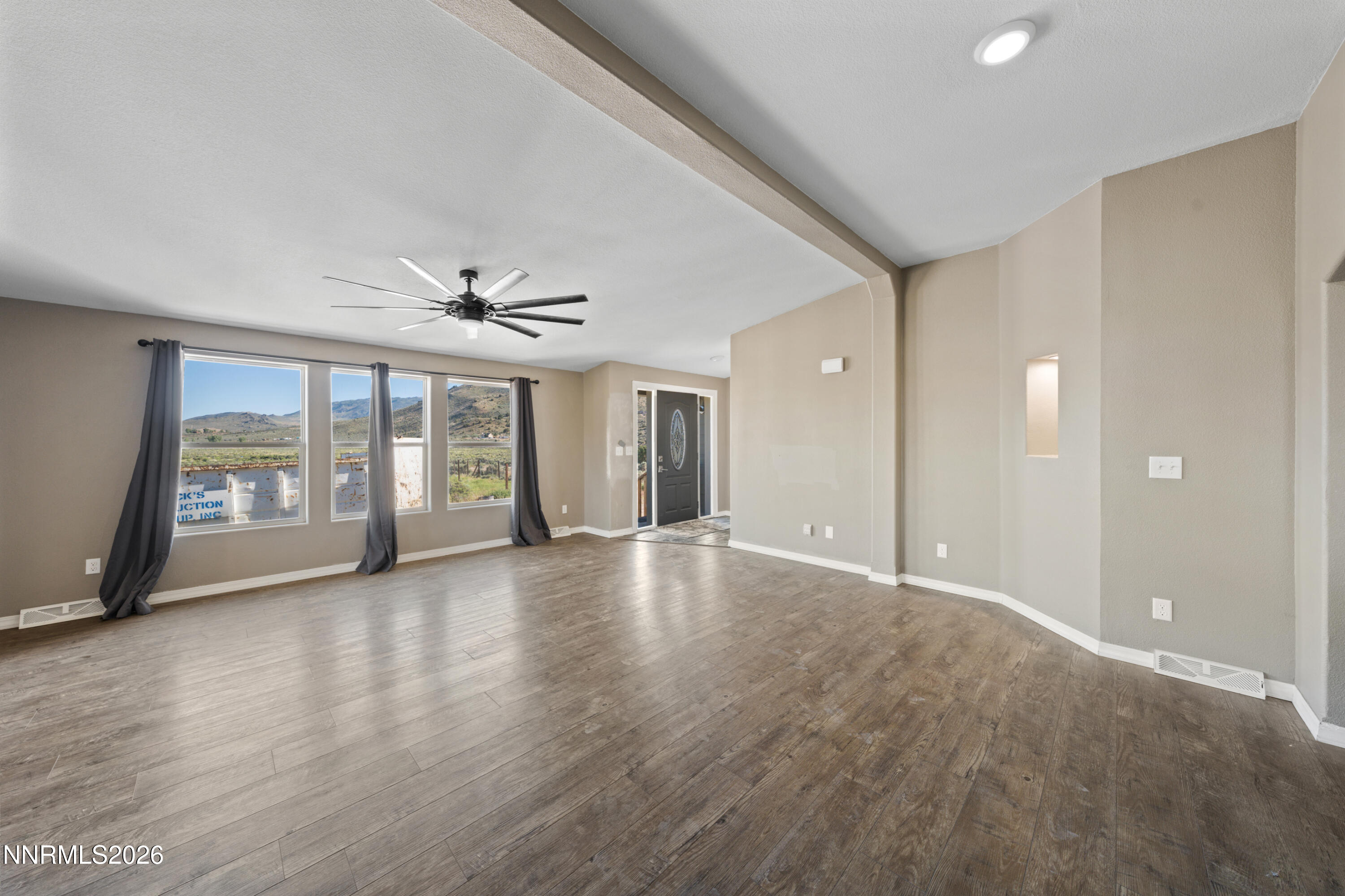 16105 Frontier Road Property Photo 4
