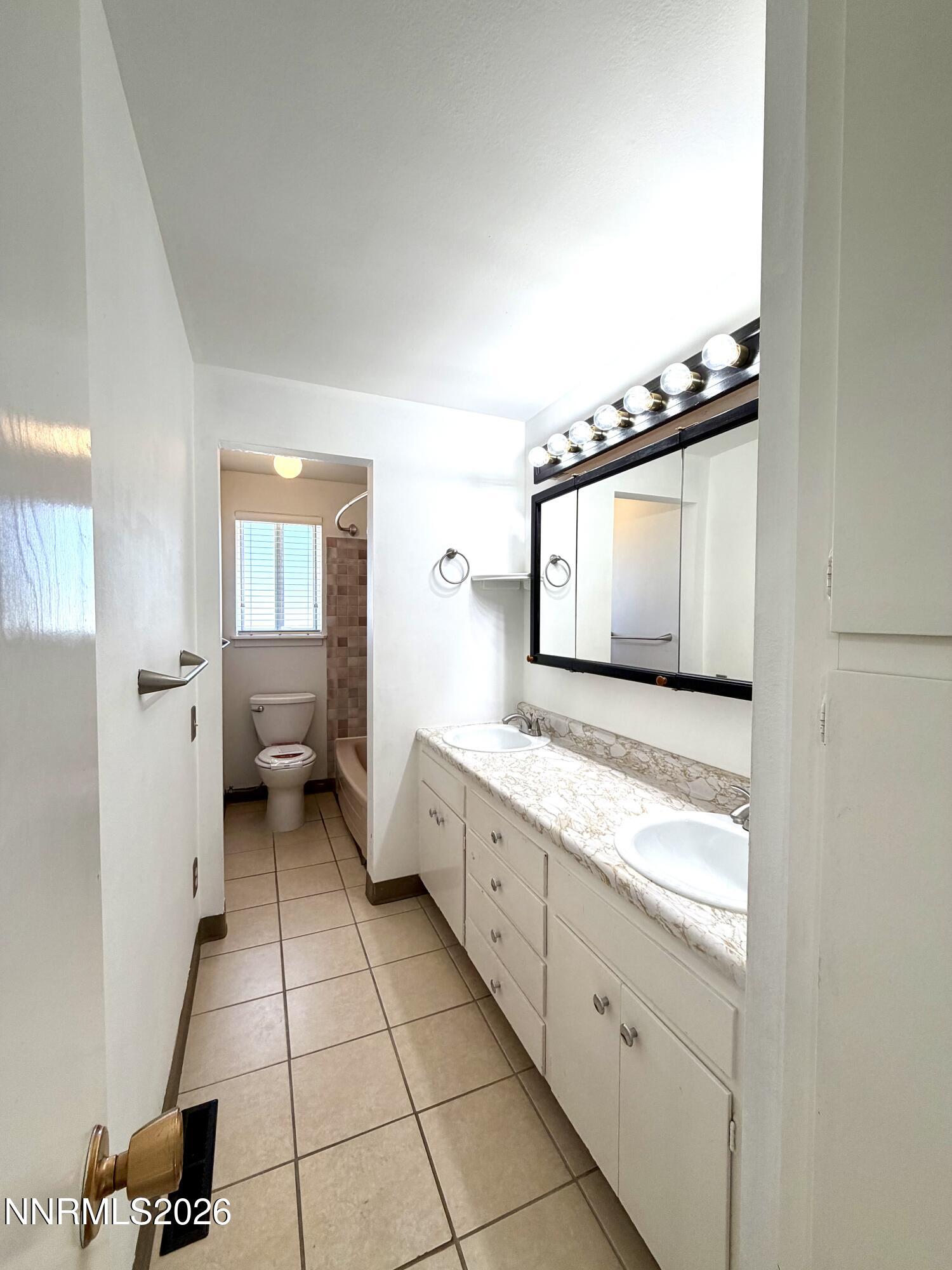 601 Bath Street Property Photo 15