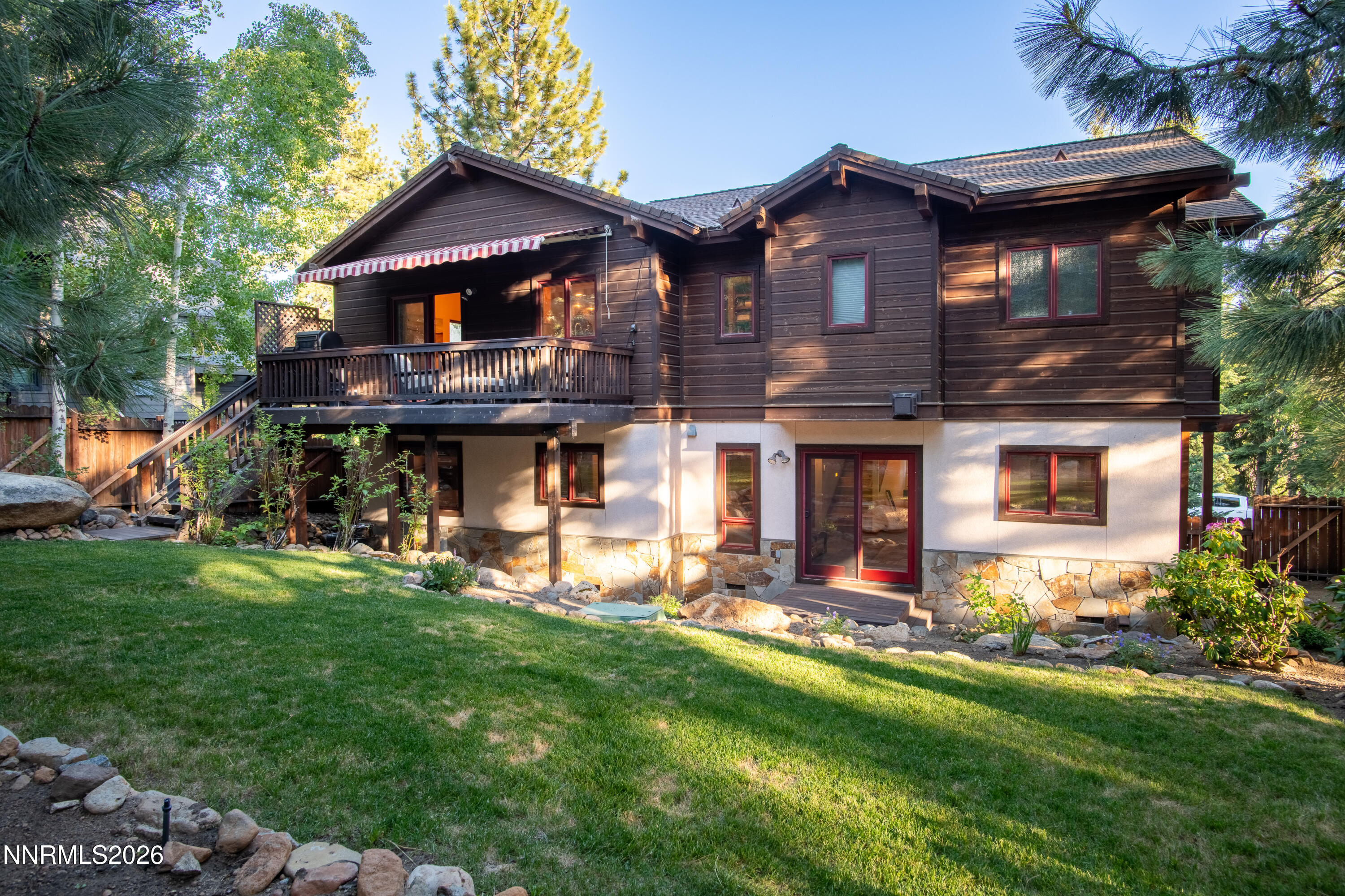 968 Granite Court Property Photo 4
