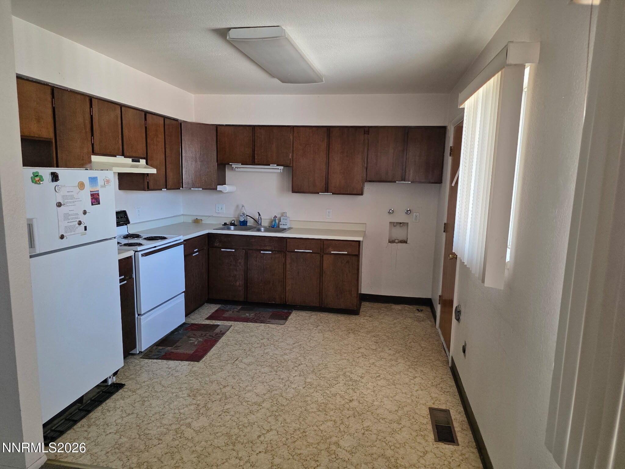 190 S West Street Property Photo 6