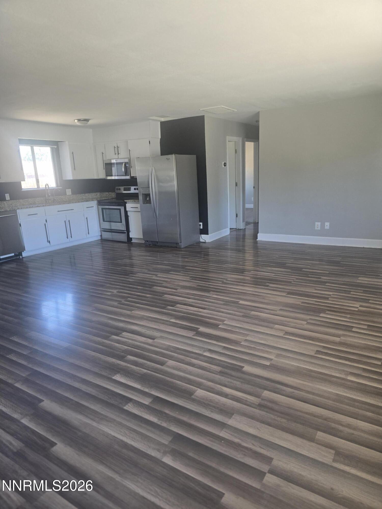 1060 S Lee Avenue Property Photo 3