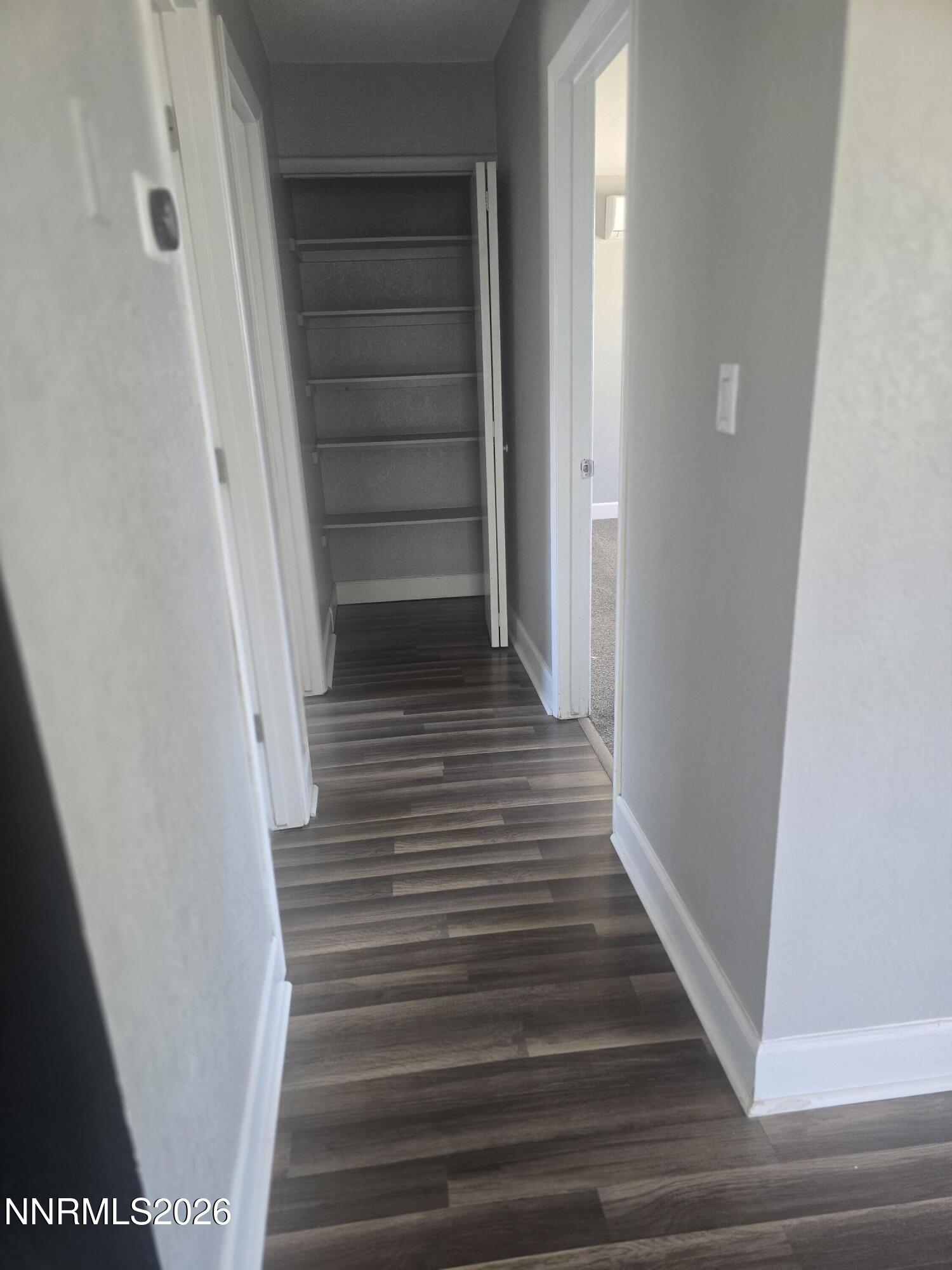 1060 S Lee Avenue Property Photo 9