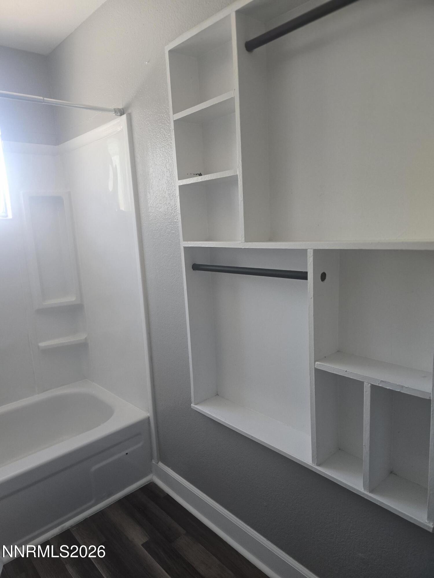1060 S Lee Avenue Property Photo 14