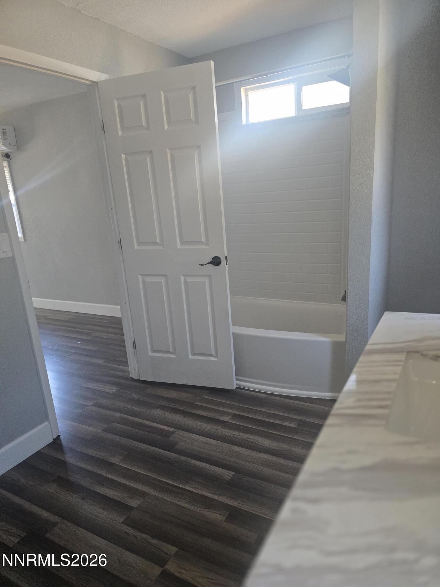 1060 S Lee Avenue Property Photo 17