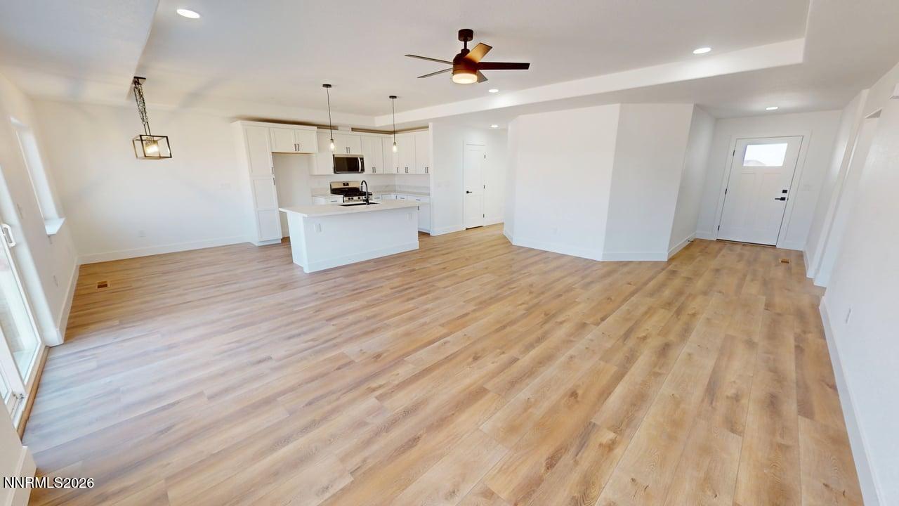435 Emerald Court Property Photo 4