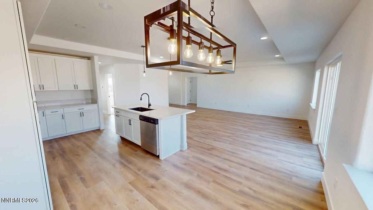 435 Emerald Court Property Photo 8