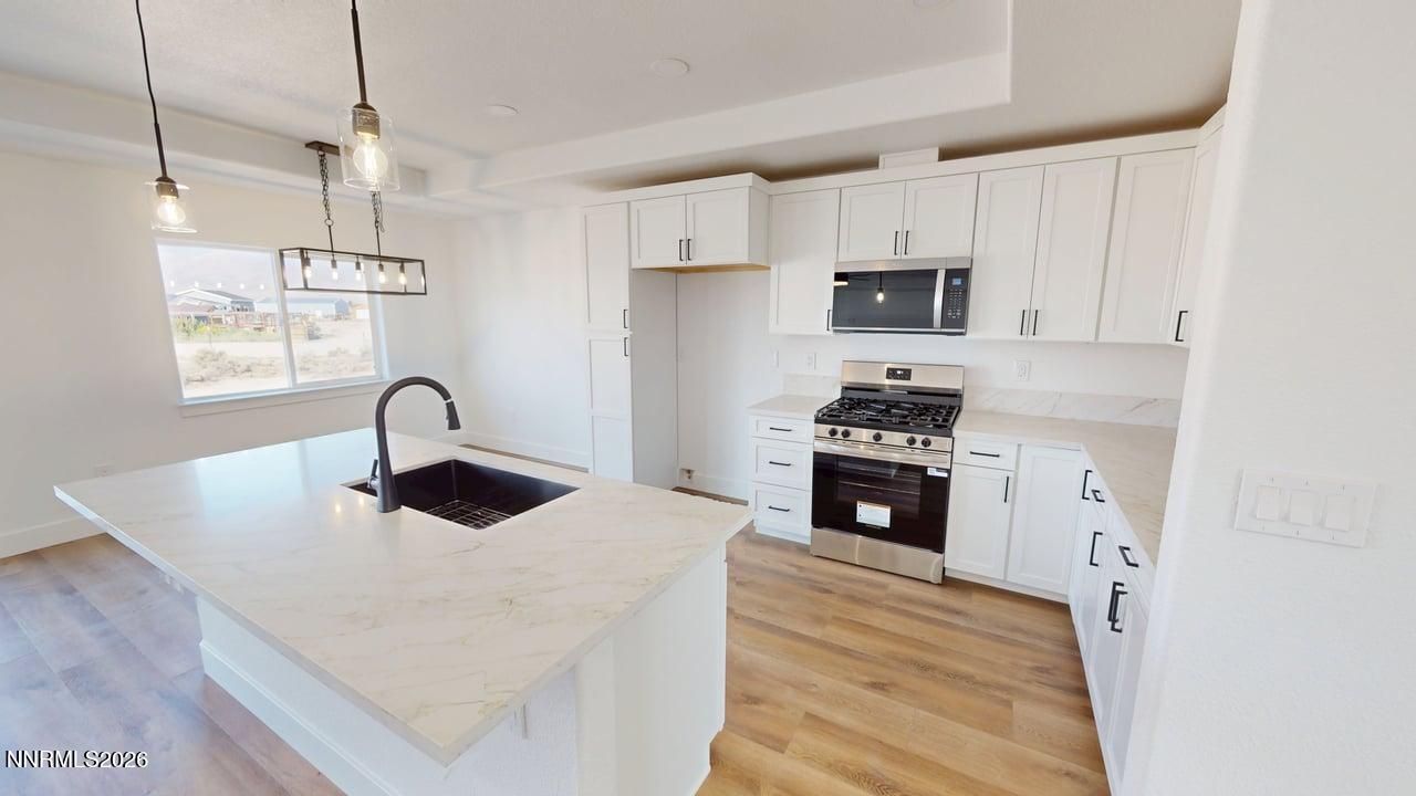 435 Emerald Court Property Photo 10