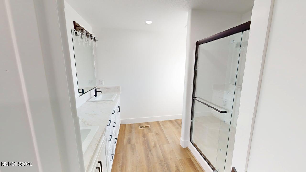 435 Emerald Court Property Photo 16