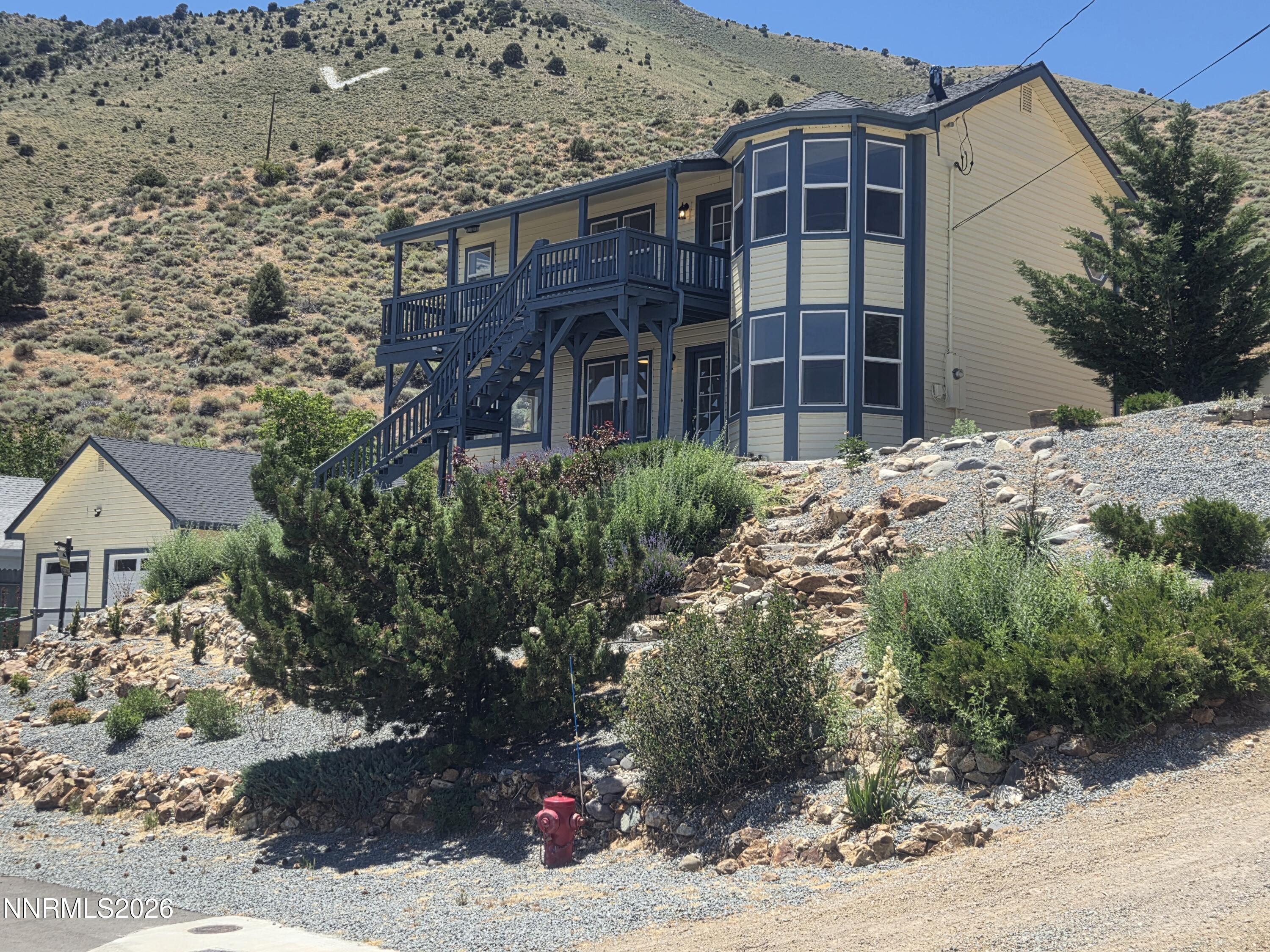 90 N Summit Street Property Photo 1