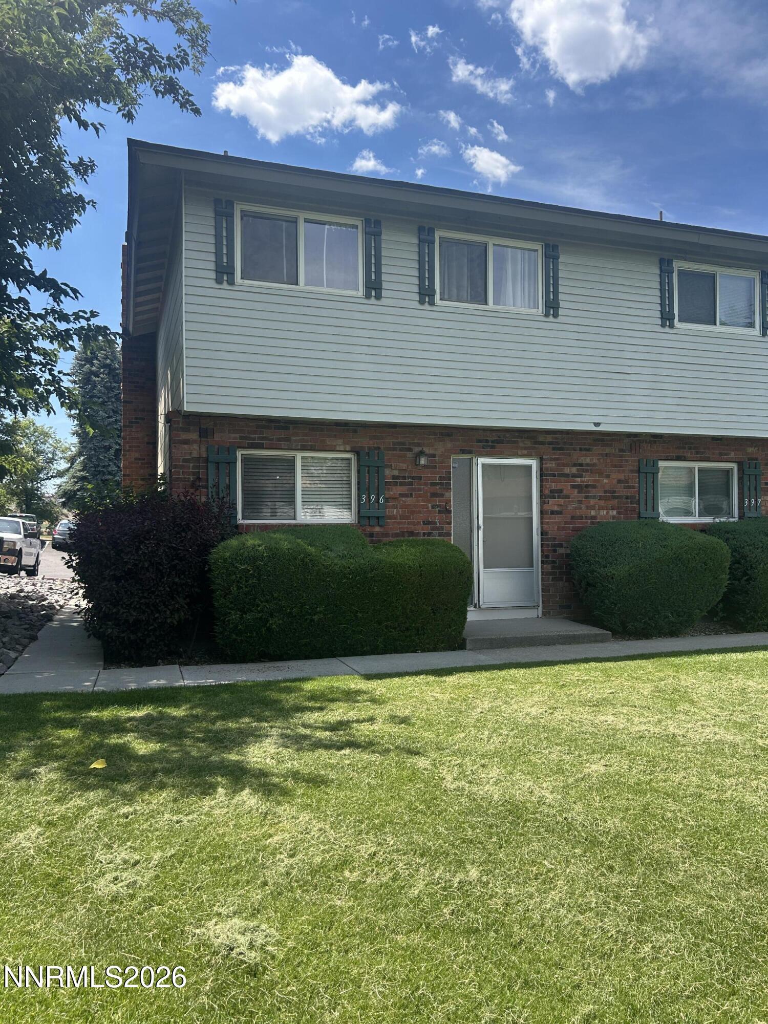 396 Smithridge Park Property Photo 1
