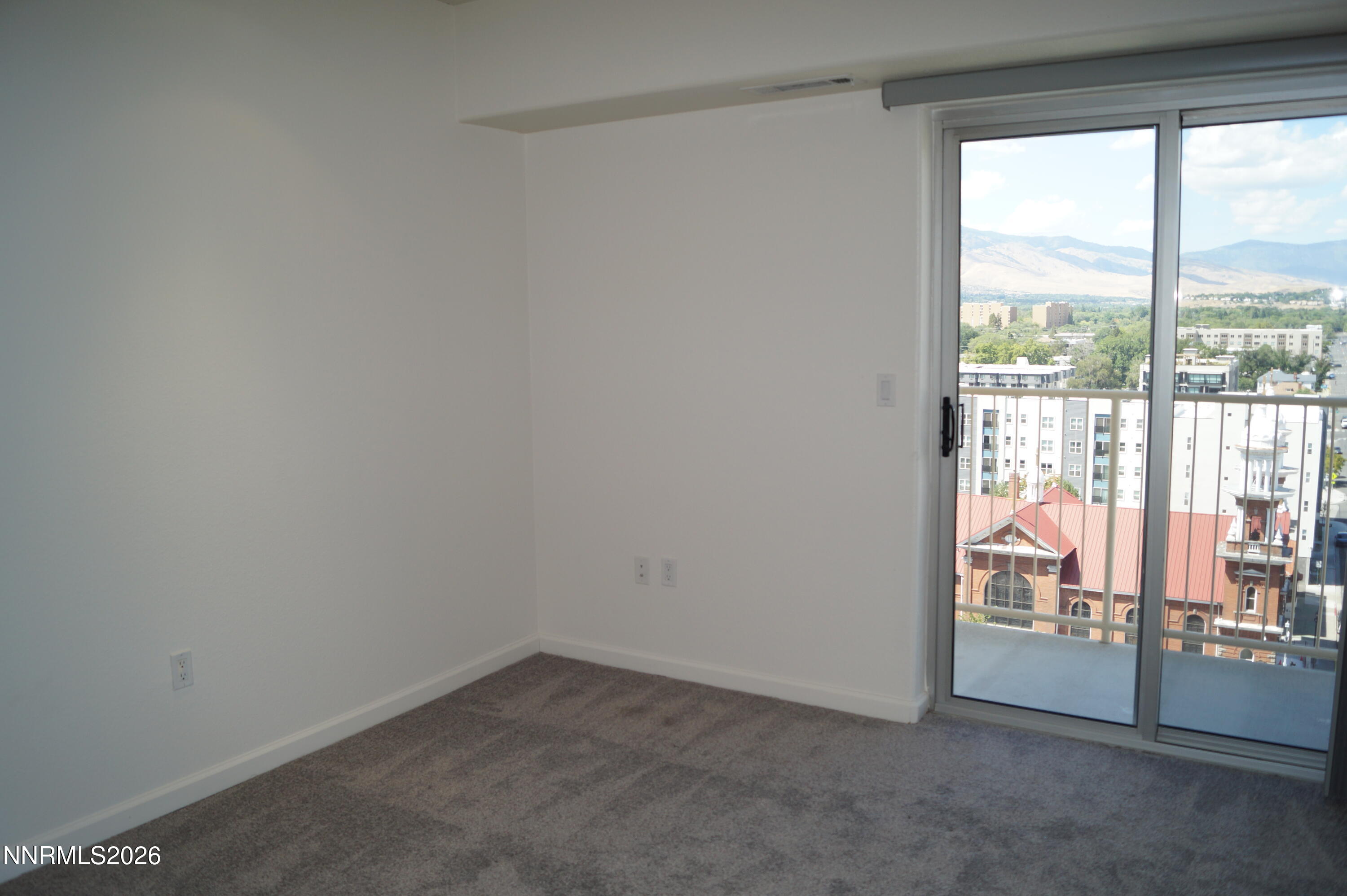 200 W 2nd Street 1007 Property Photo 12