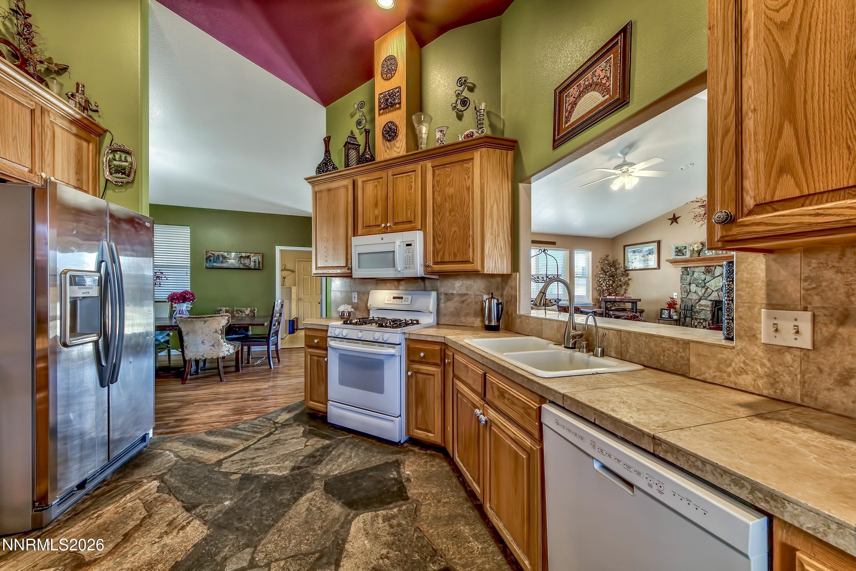 2827 Wade Street Property Photo 6