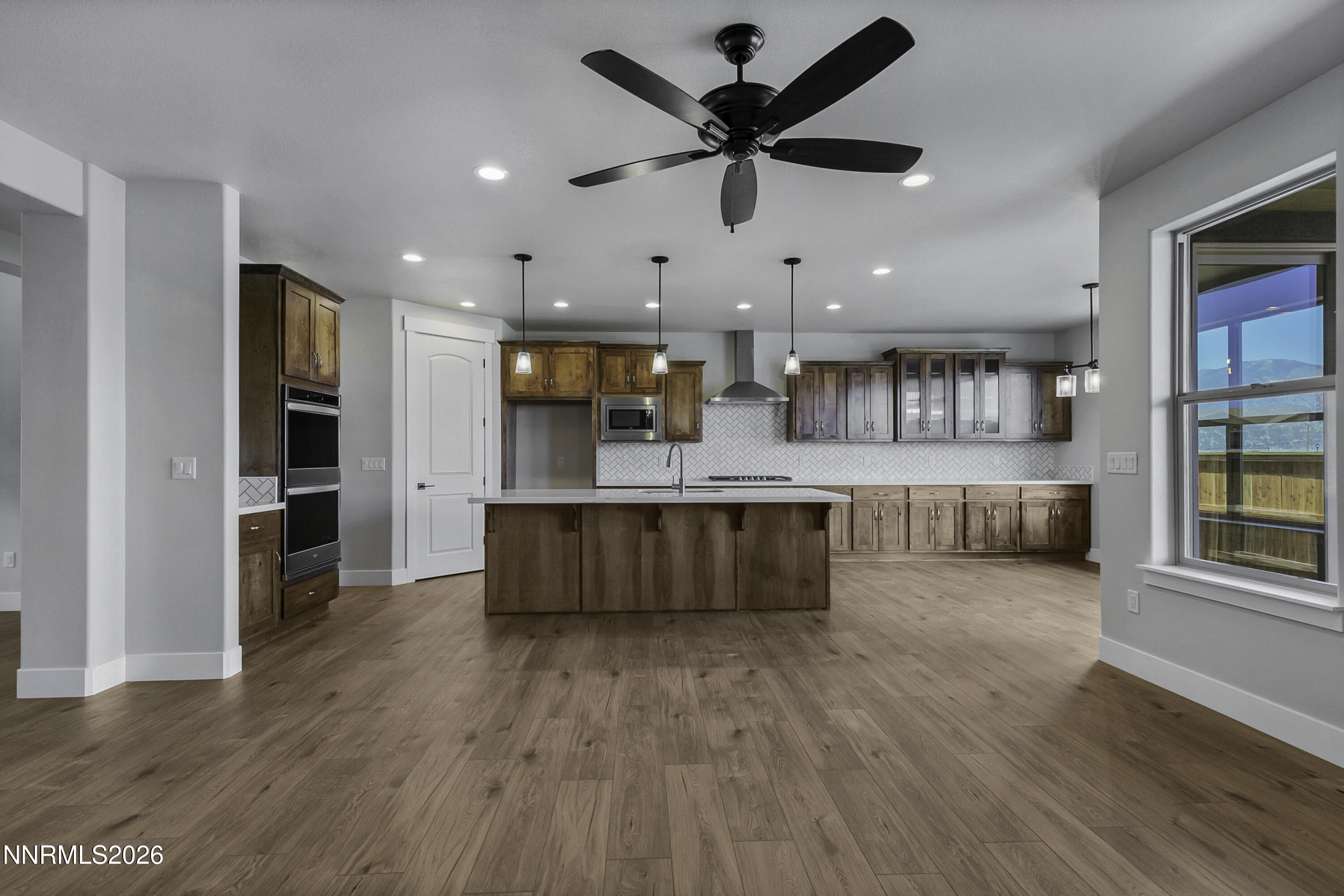 986 La Strata Drive Property Photo 3