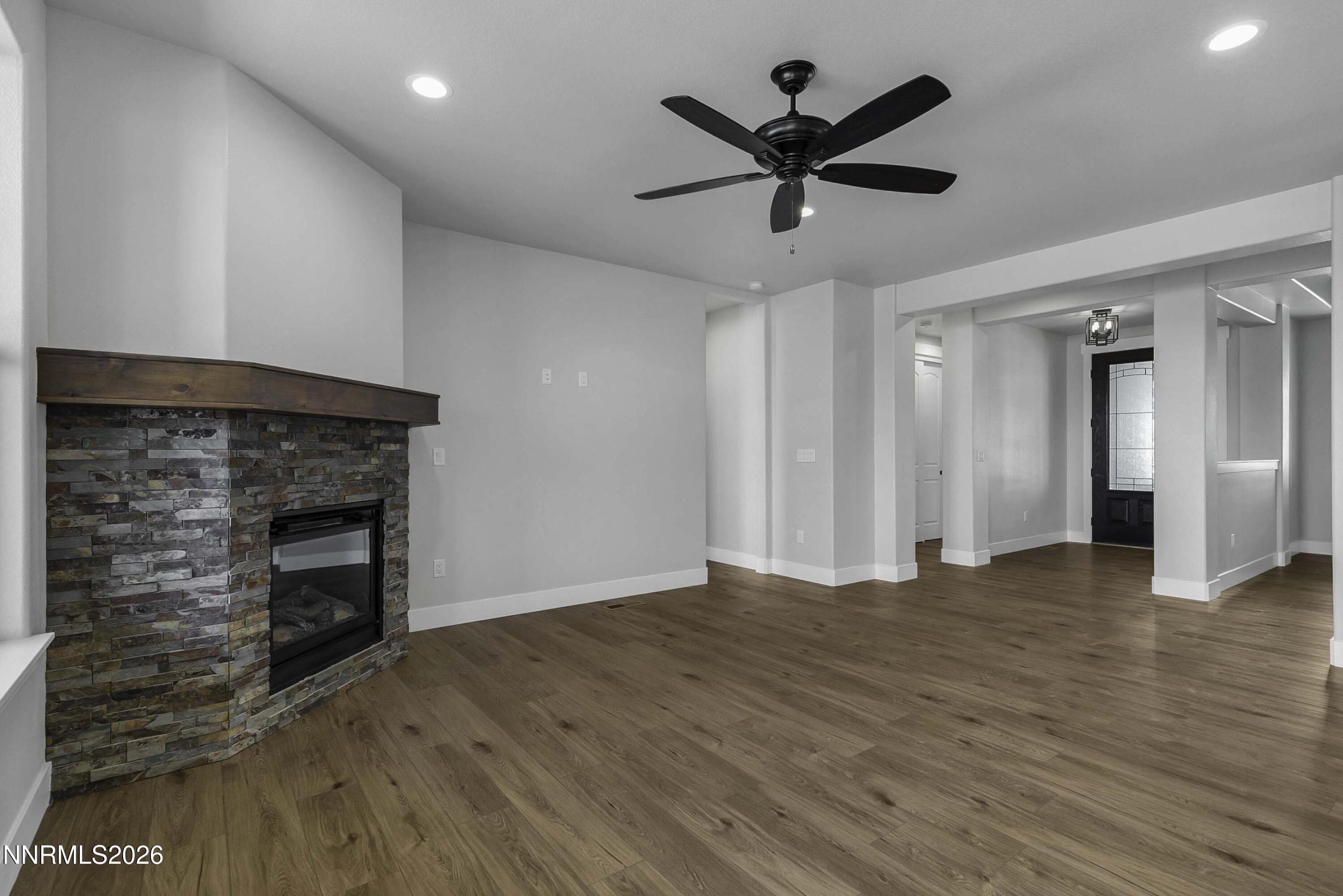 986 La Strata Drive Property Photo 10