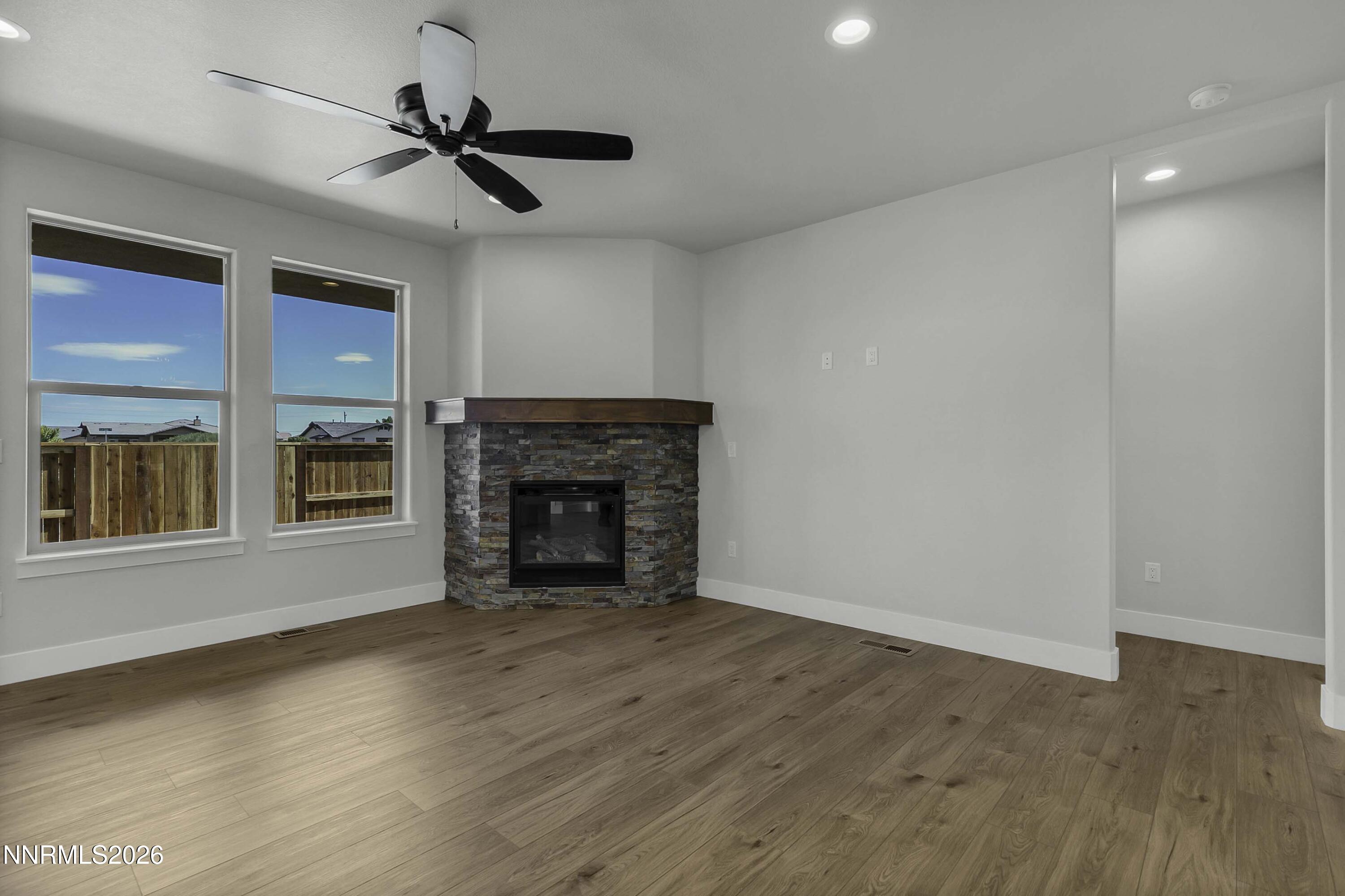986 La Strata Drive Property Photo 11