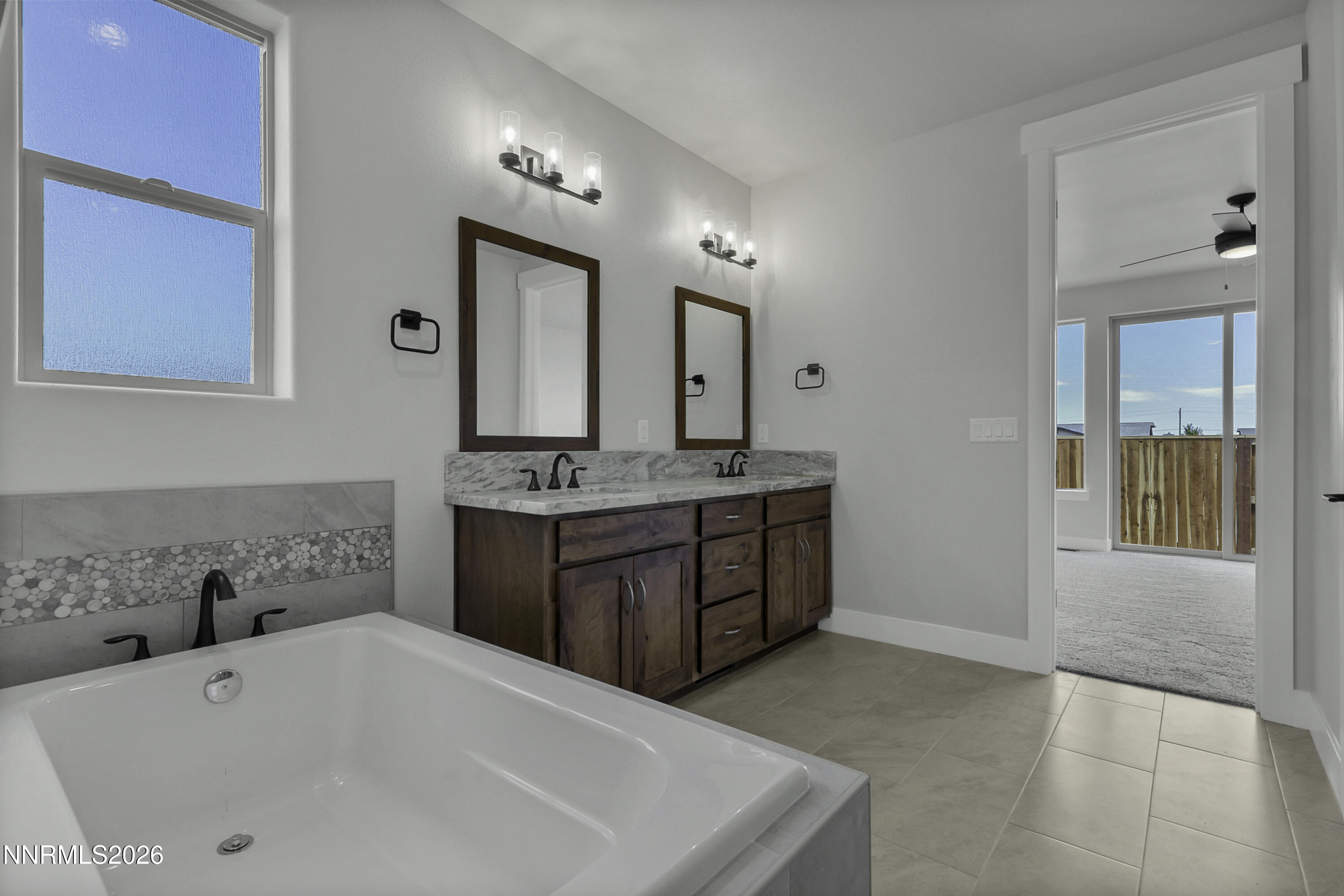 986 La Strata Drive Property Photo 18