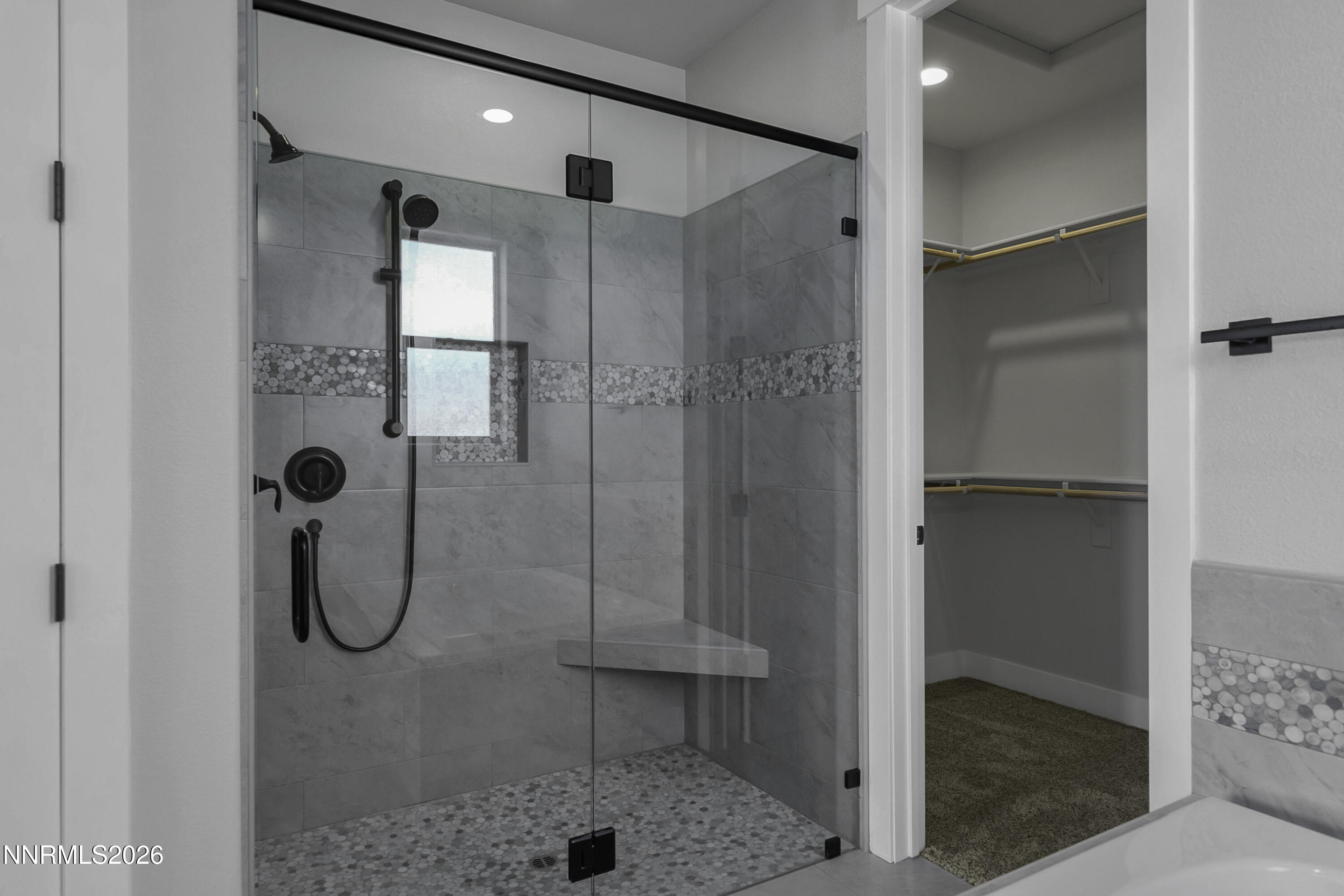 986 La Strata Drive Property Photo 20