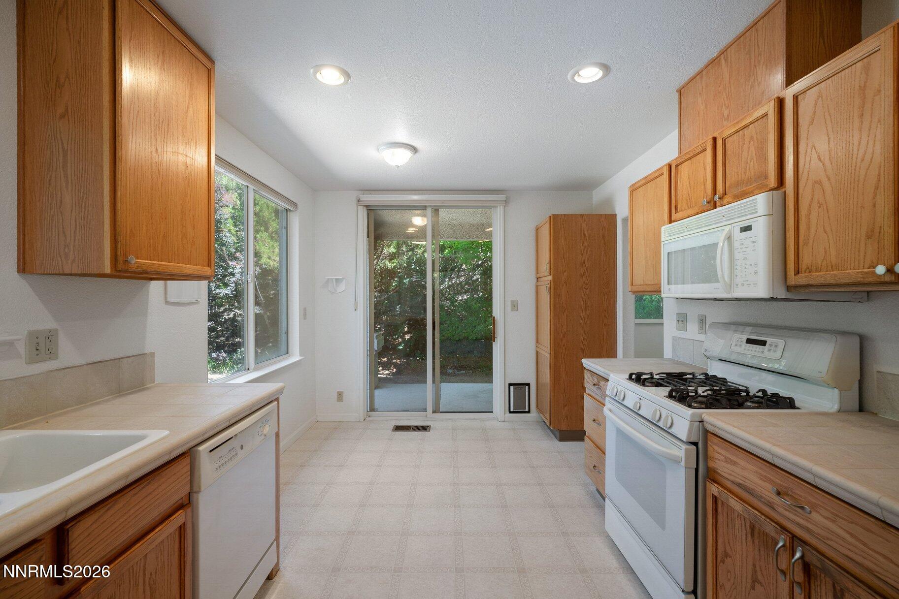 2555 Glen Eagles Drive Property Photo 6