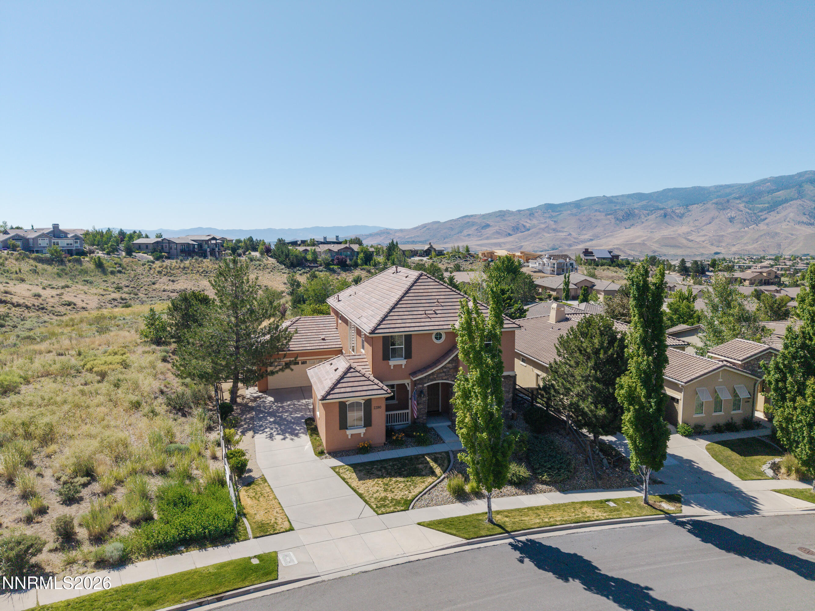 2390 Hickory Hill Way Property Photo 4
