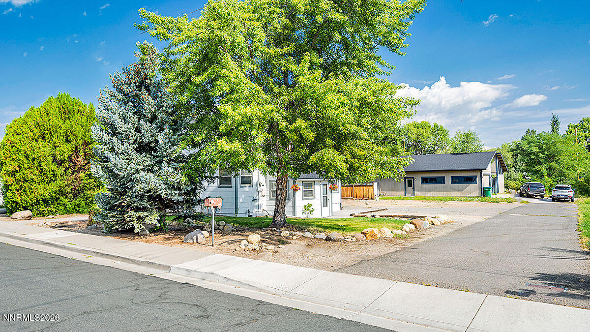 1295 Feather Way Property Photo 3