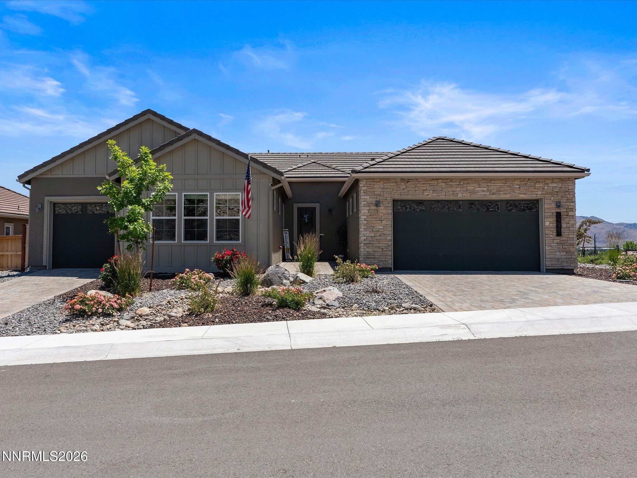 1227 Silver View Circle Property Photo 2