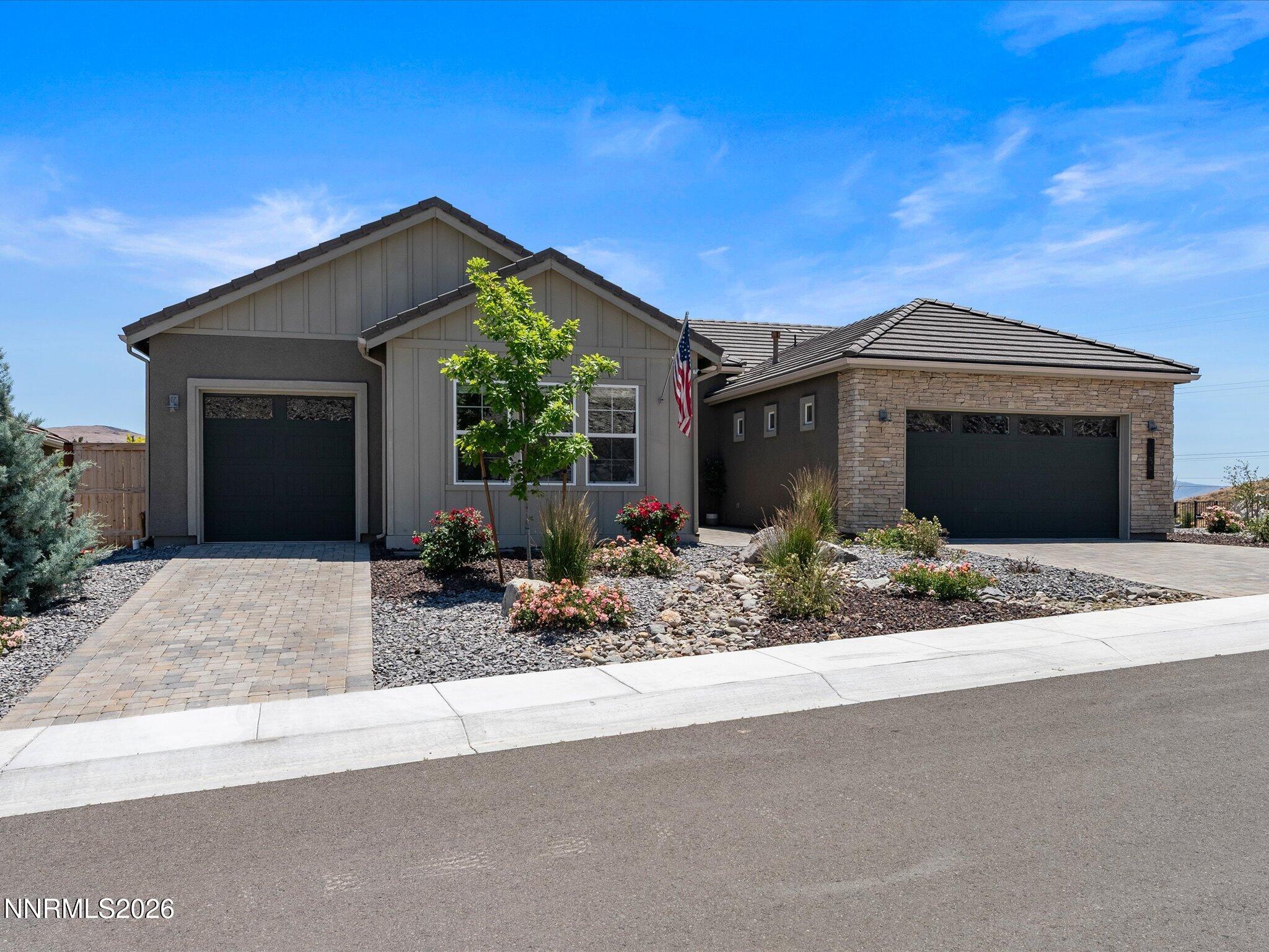 1227 Silver View Circle Property Photo 3