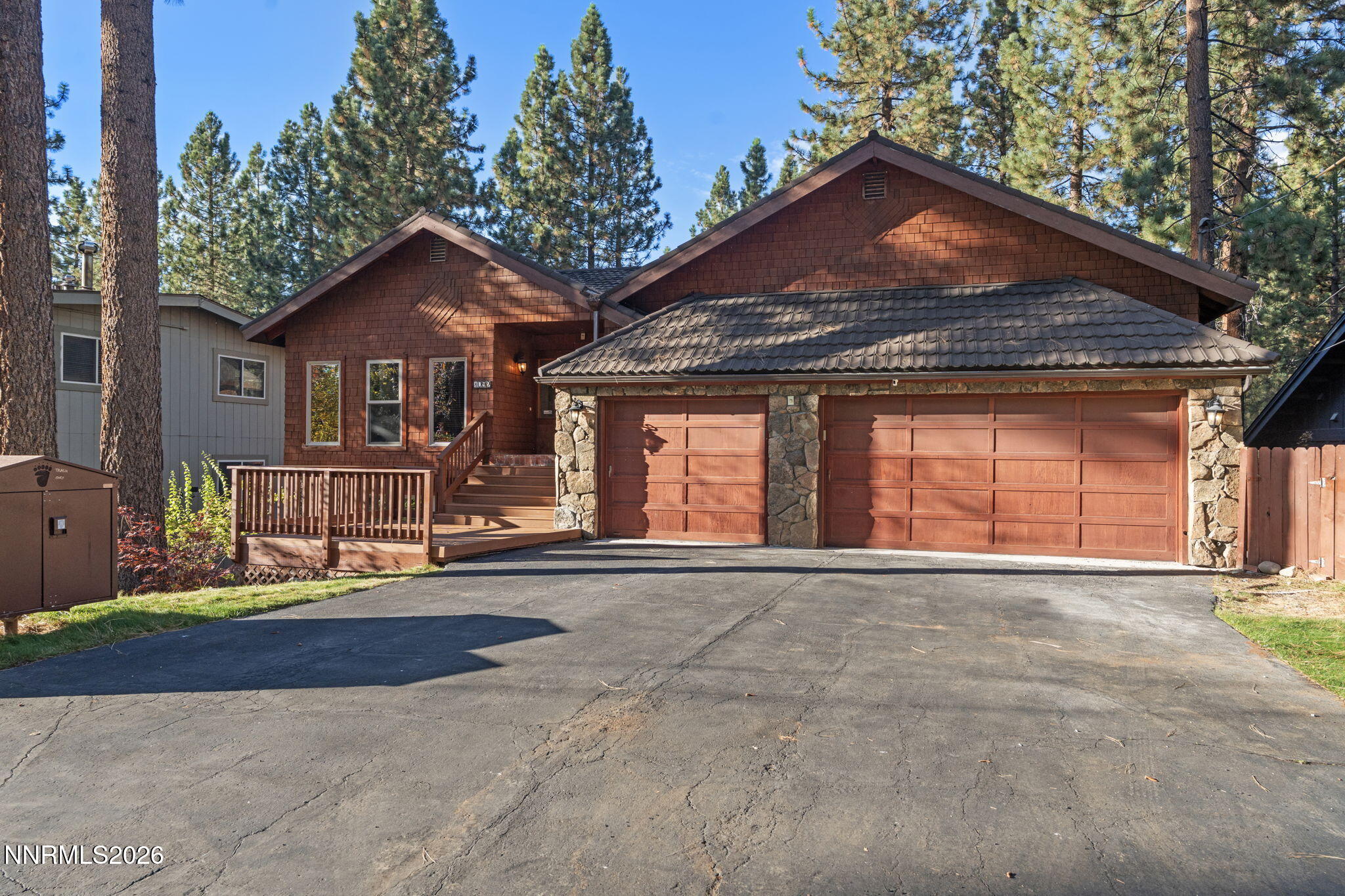 1092 Deer Cliff Drive Property Photo 6