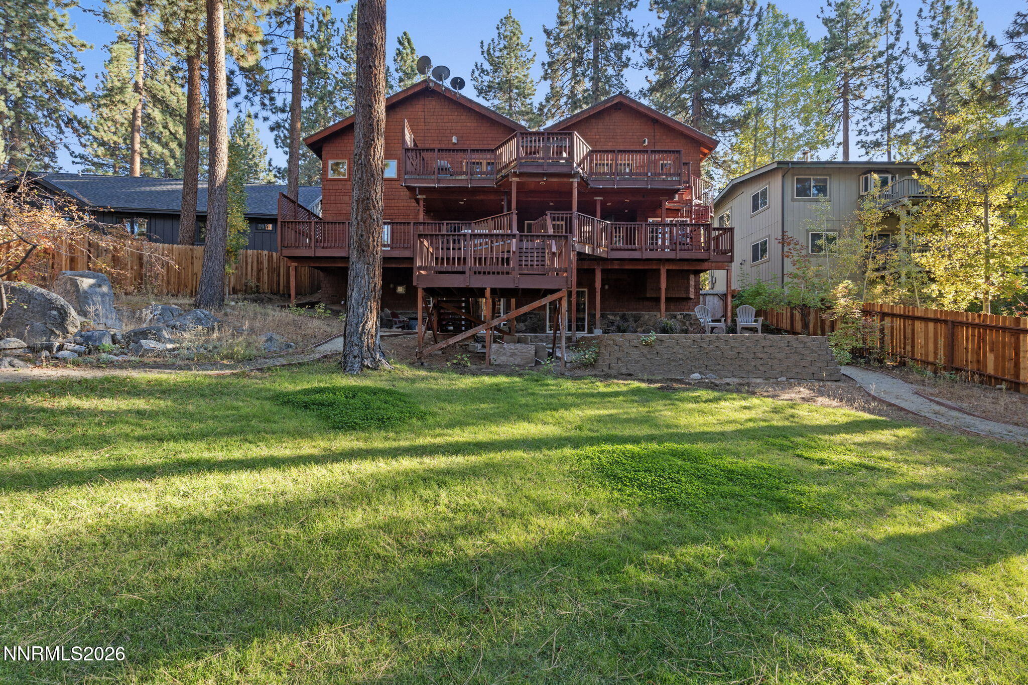 1092 Deer Cliff Drive Property Photo 7