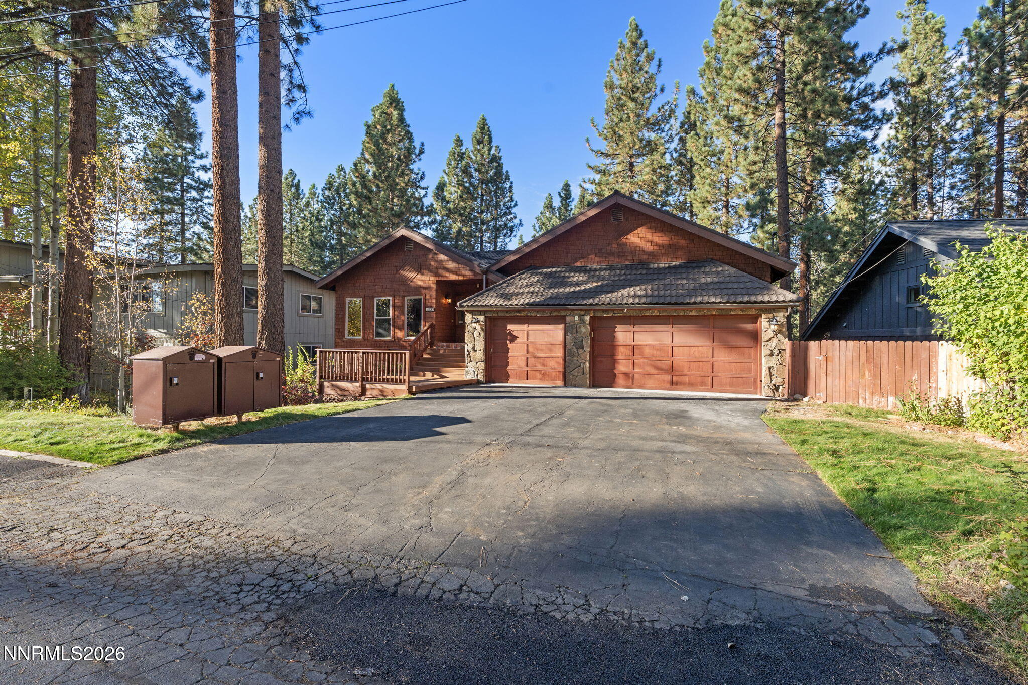 1092 Deer Cliff Drive Property Photo 8