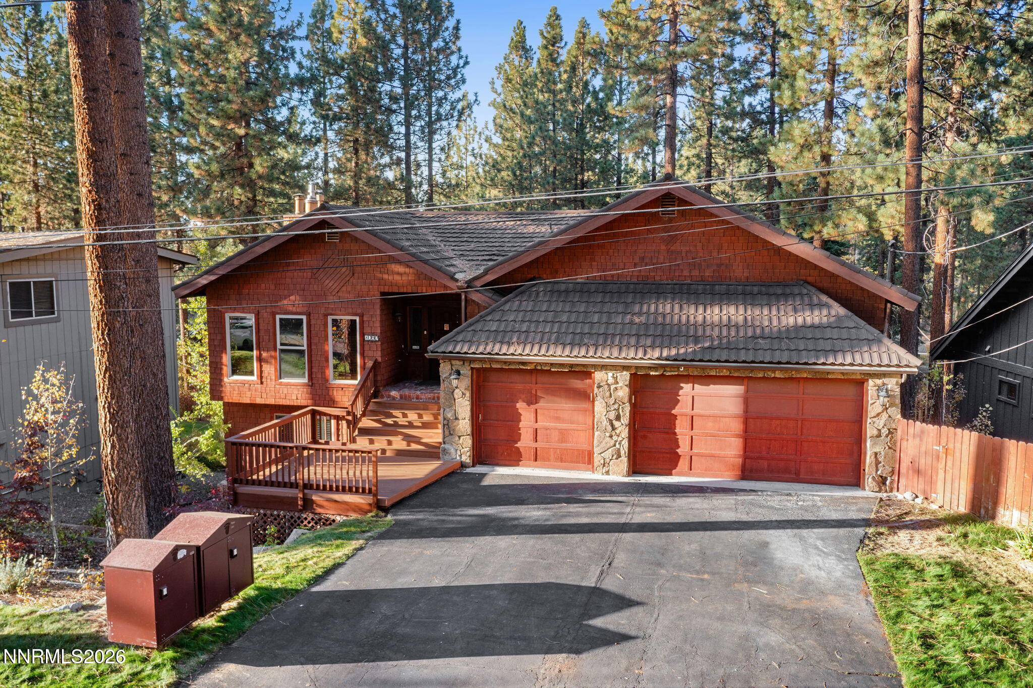 1092 Deer Cliff Drive Property Photo 9