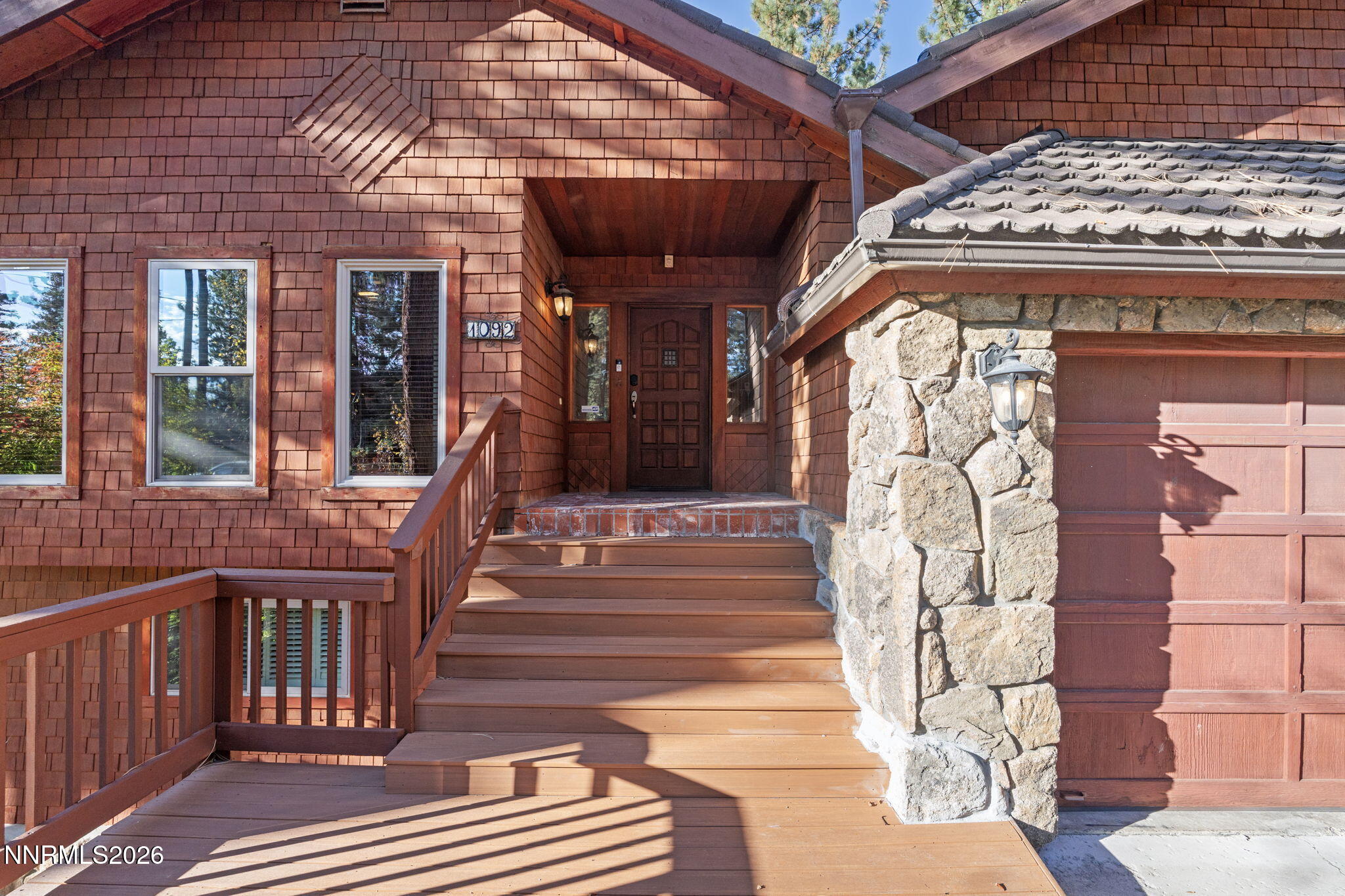 1092 Deer Cliff Drive Property Photo 10