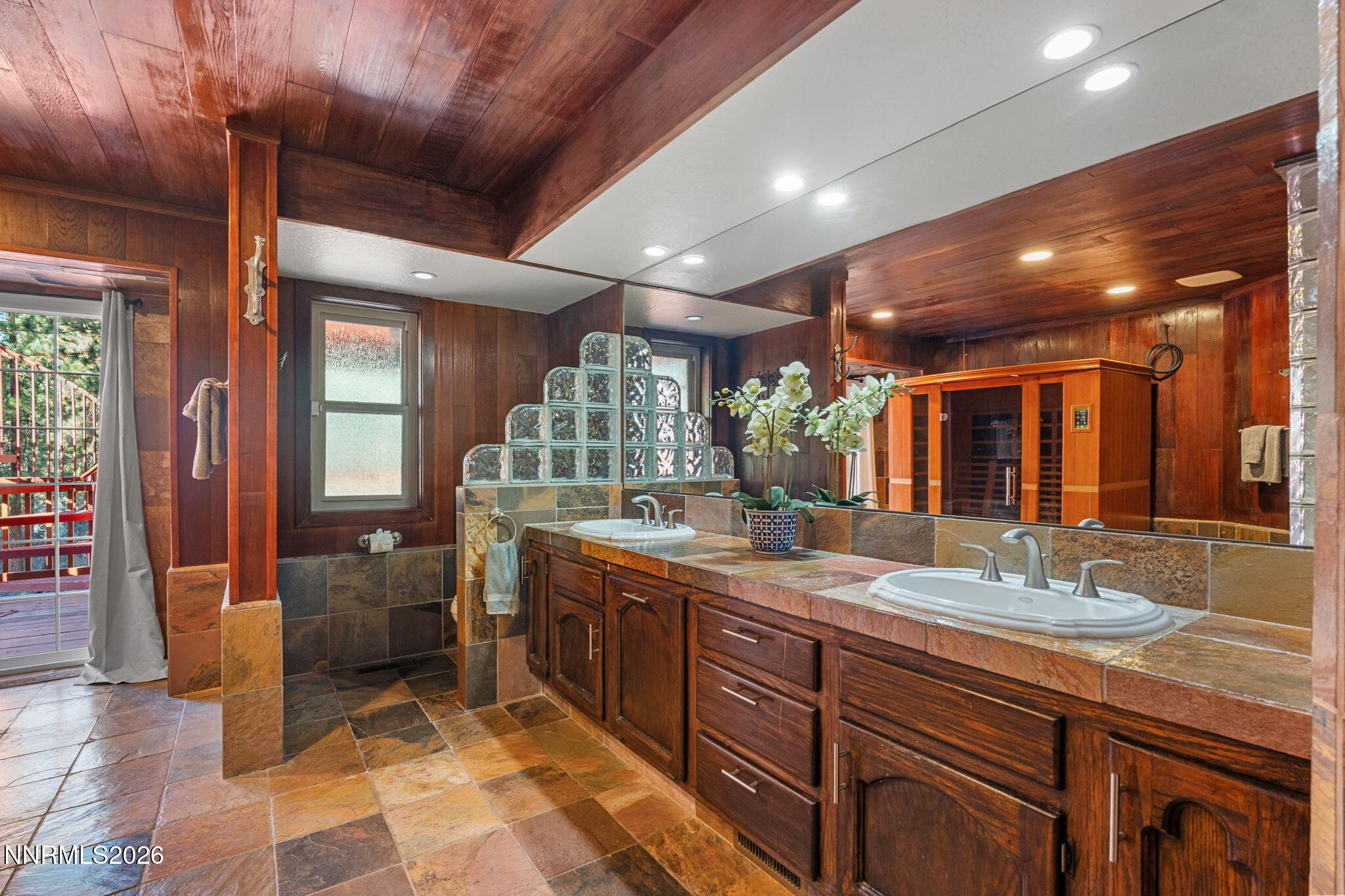 1092 Deer Cliff Drive Property Photo 39