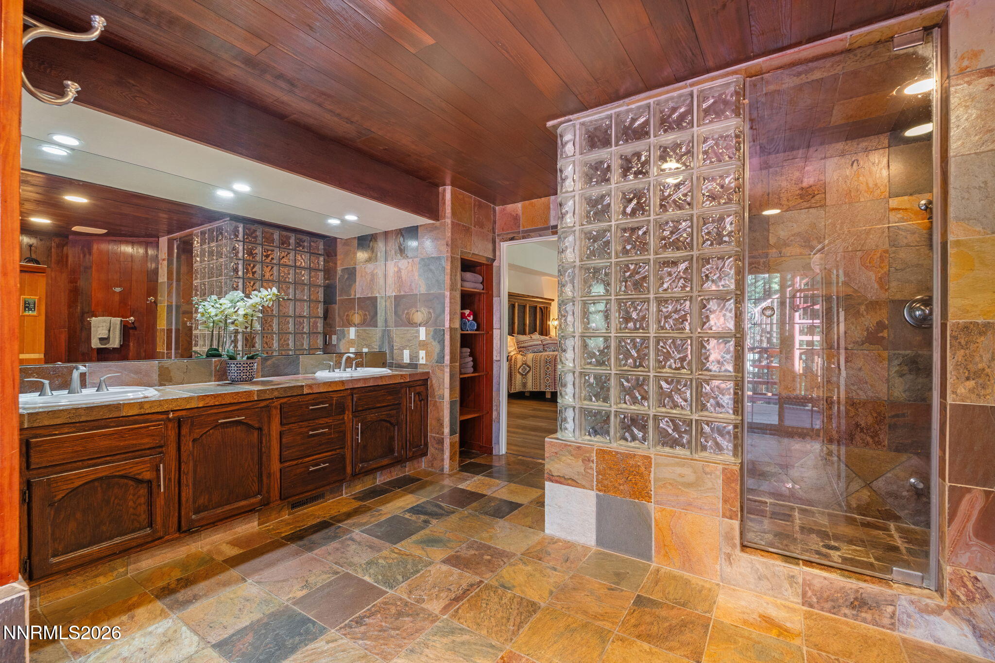 1092 Deer Cliff Drive Property Photo 40