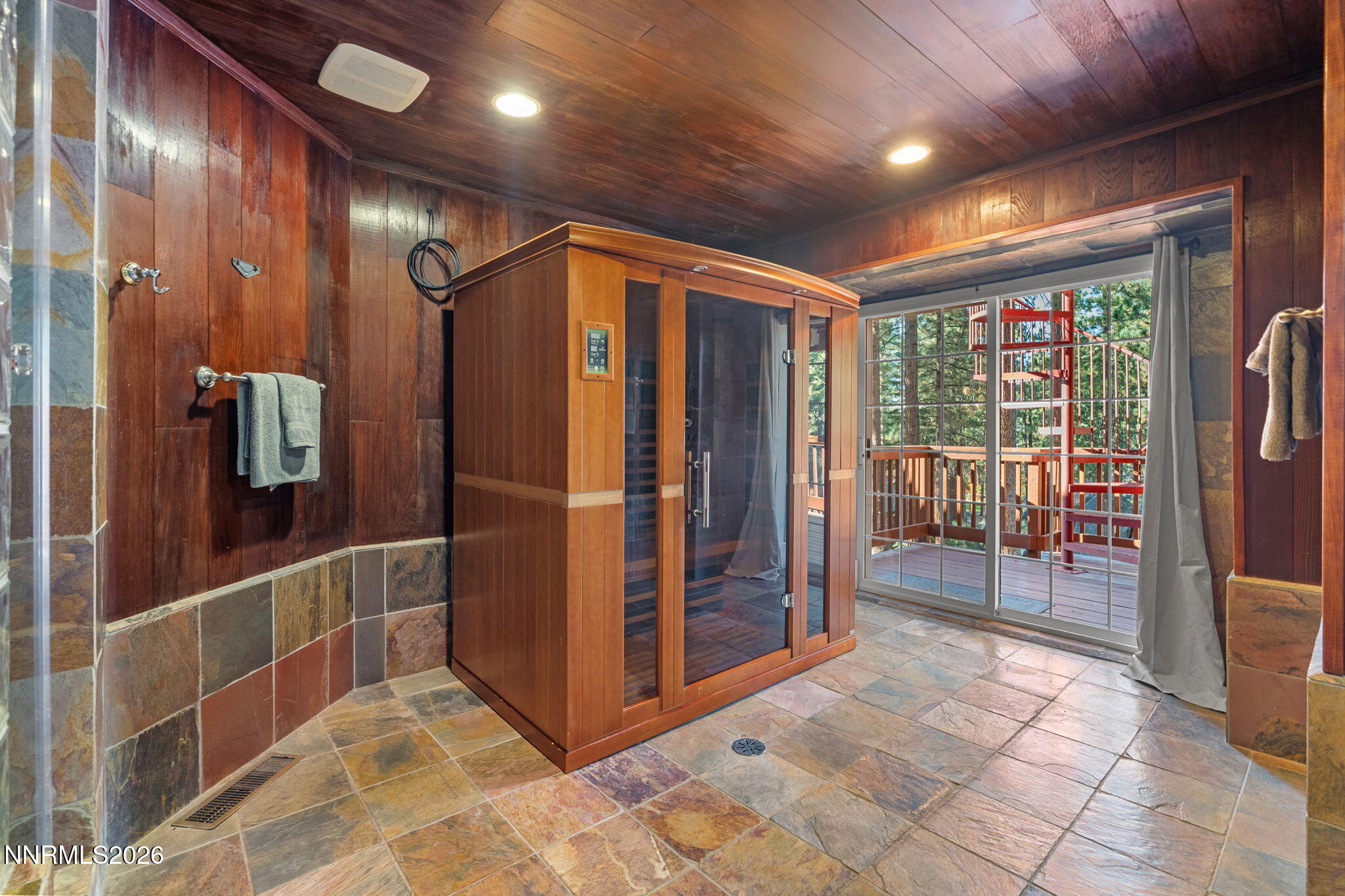 1092 Deer Cliff Drive Property Photo 42
