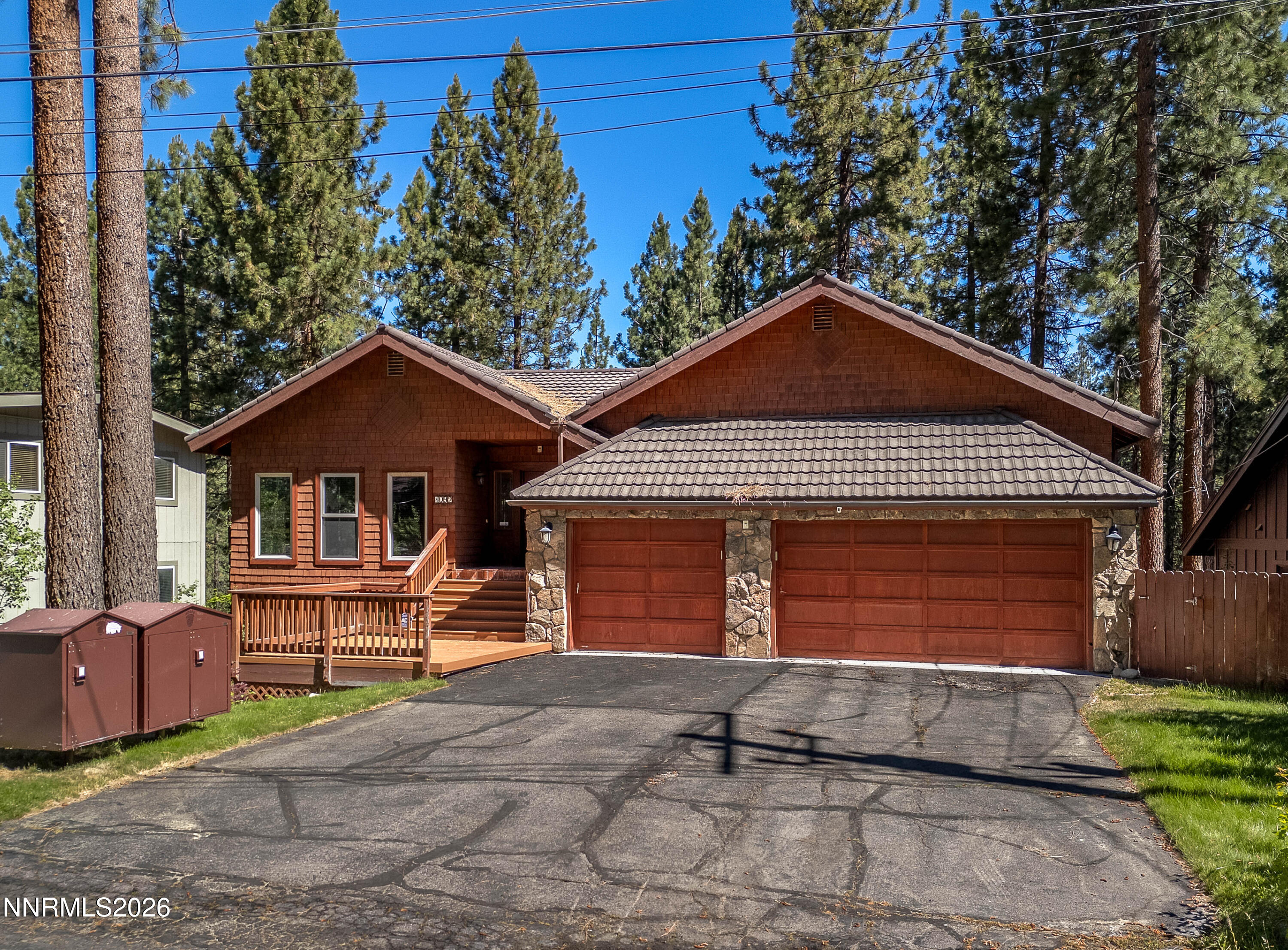 1092 Deercliff Drive Property Photo 1
