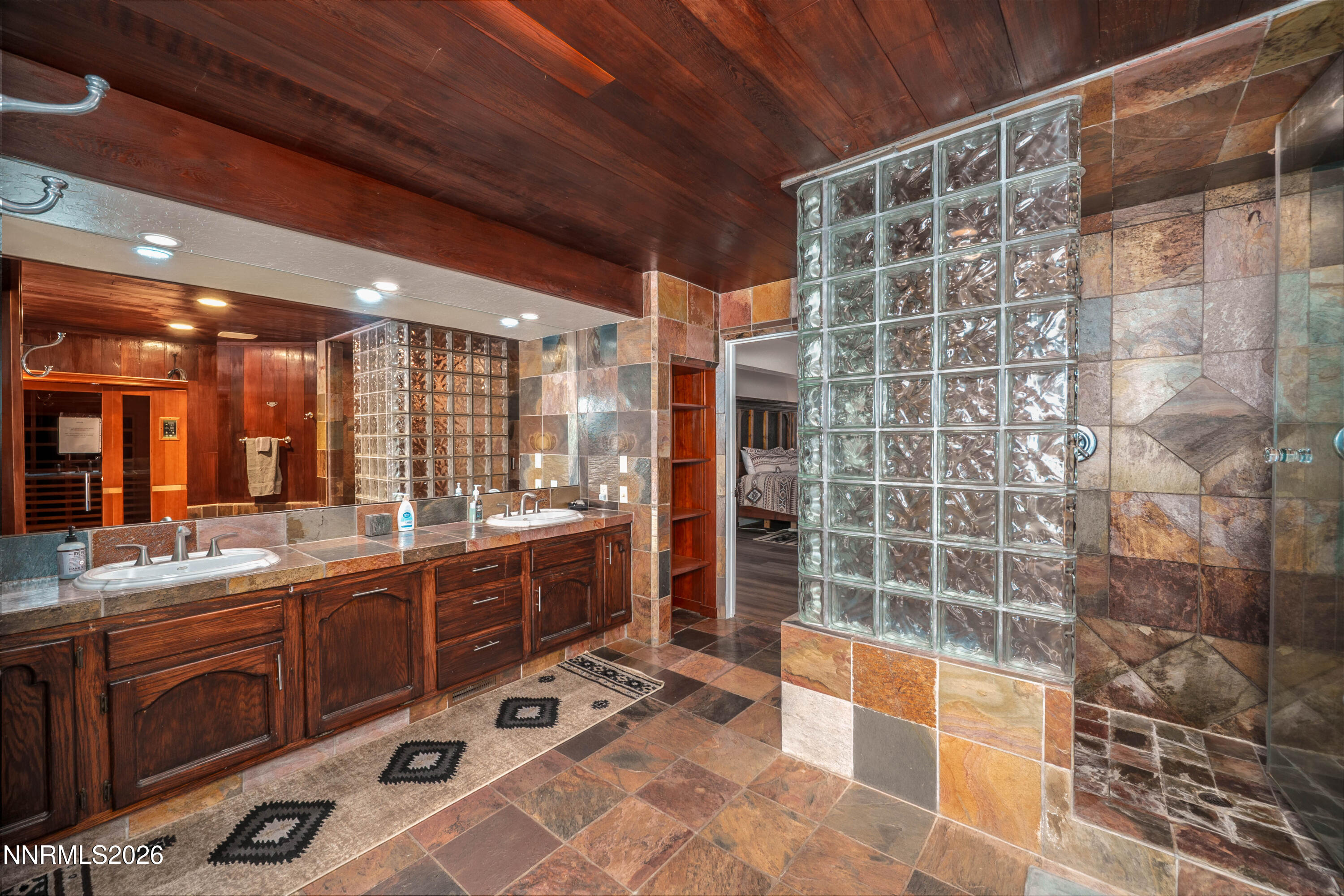 1092 Deercliff Drive Property Photo 24