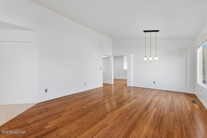 4043 Kings Row Property Photo 5