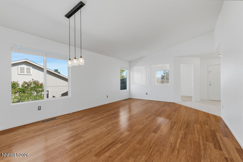 4043 Kings Row Property Photo 6