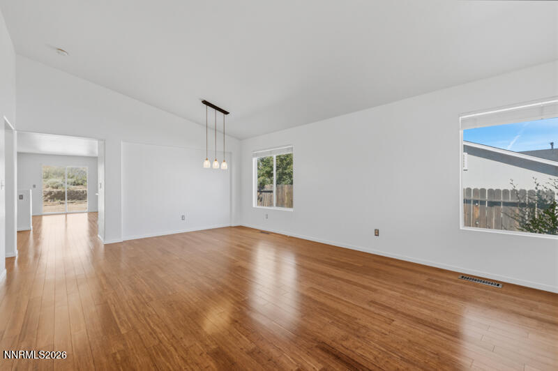 4043 Kings Row Property Photo 8