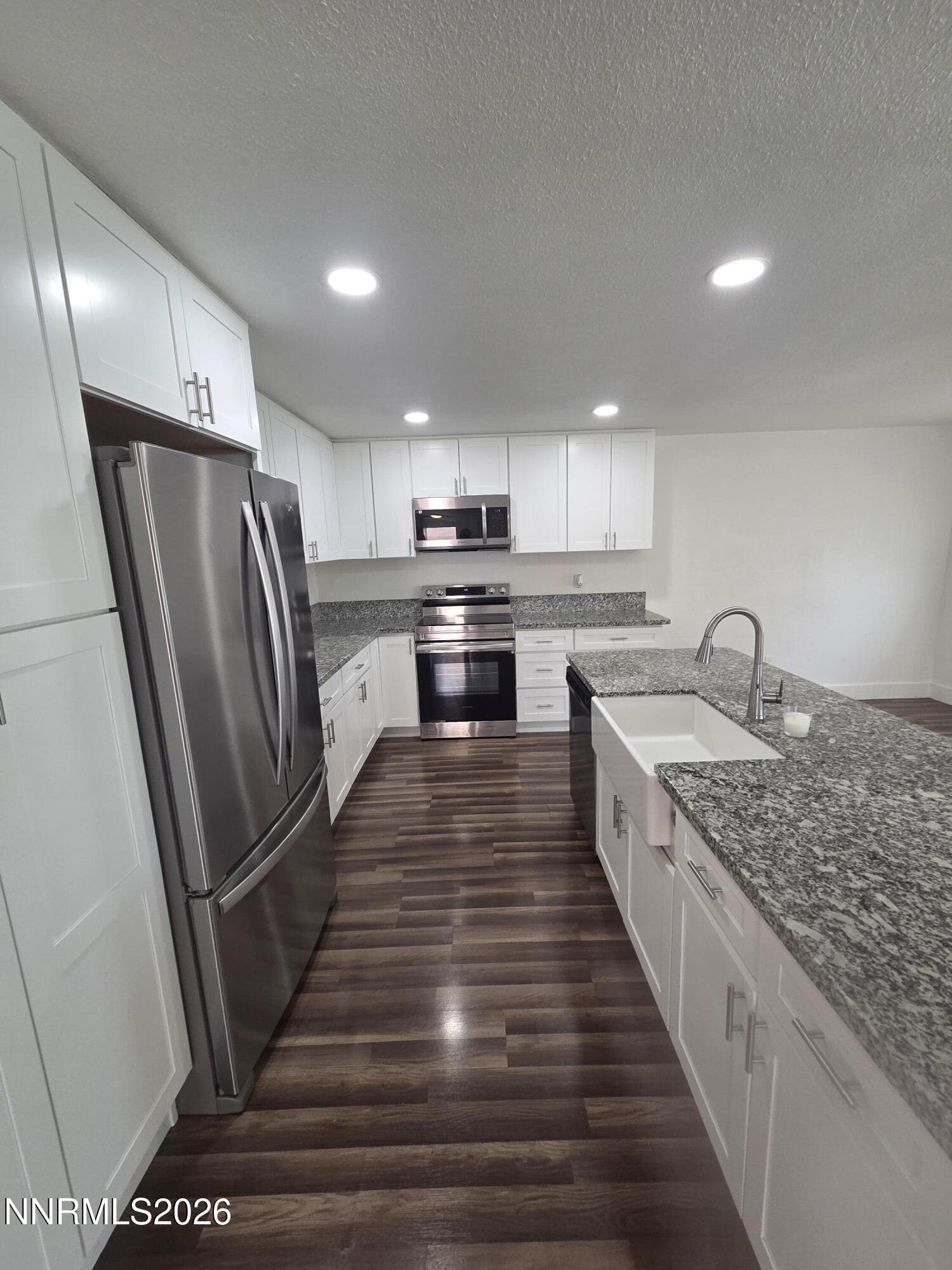 1055 Tudor Court Property Photo 6