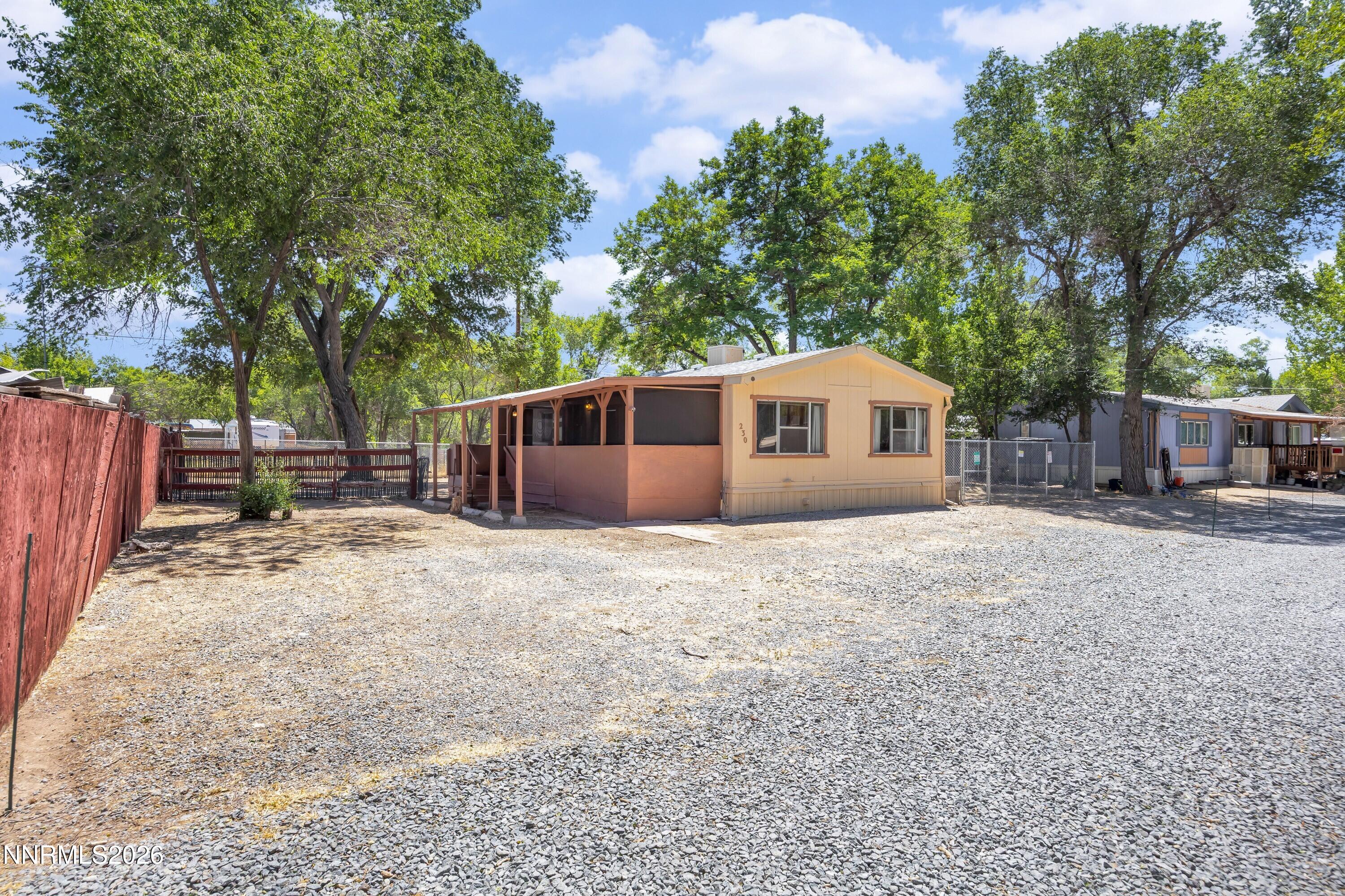 230 E Gepford Parkway Property Photo 3