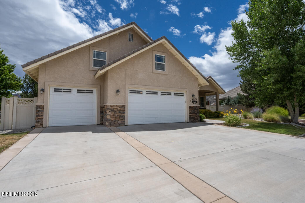 111 Denio Drive Property Photo 4