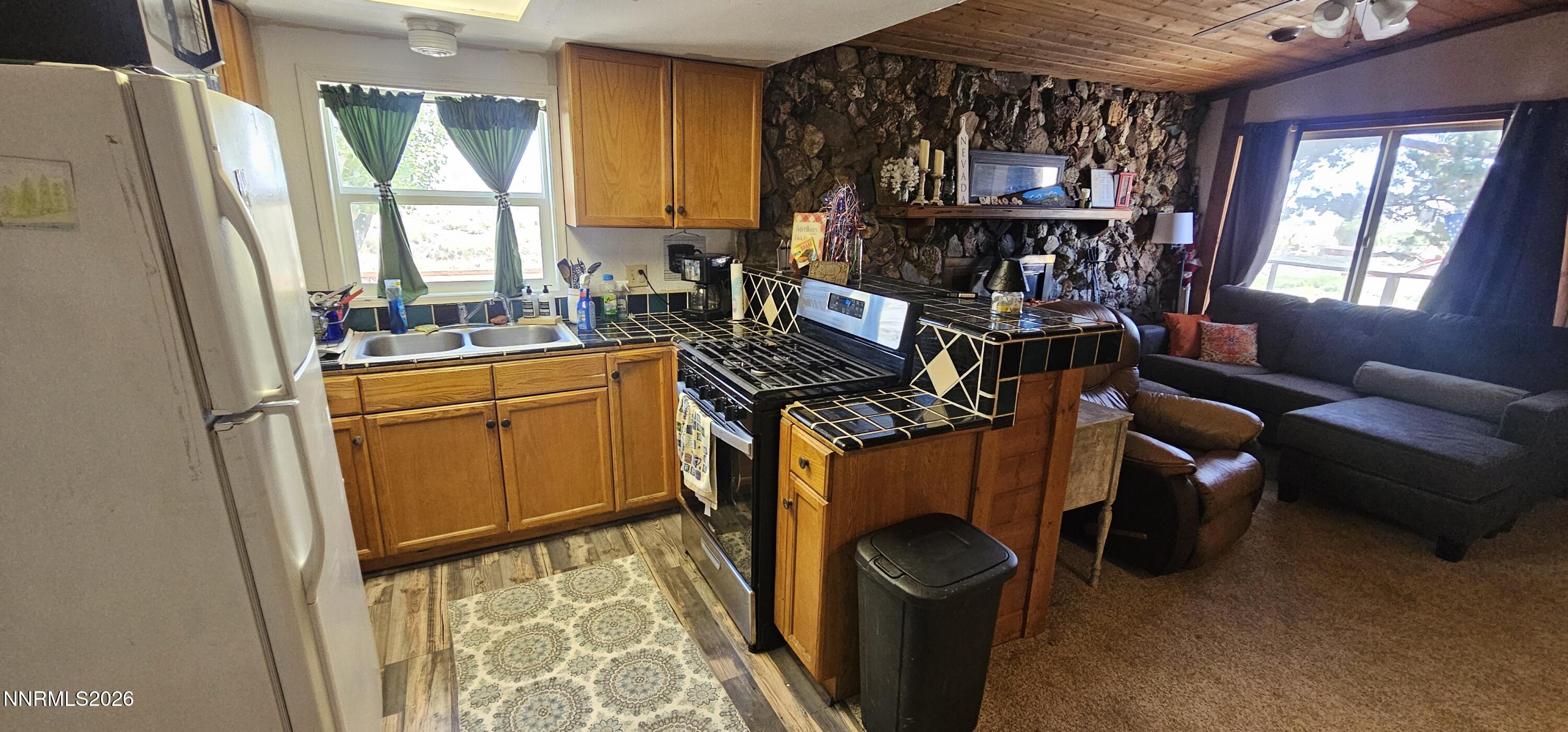 202 Kingston Road Property Photo 12
