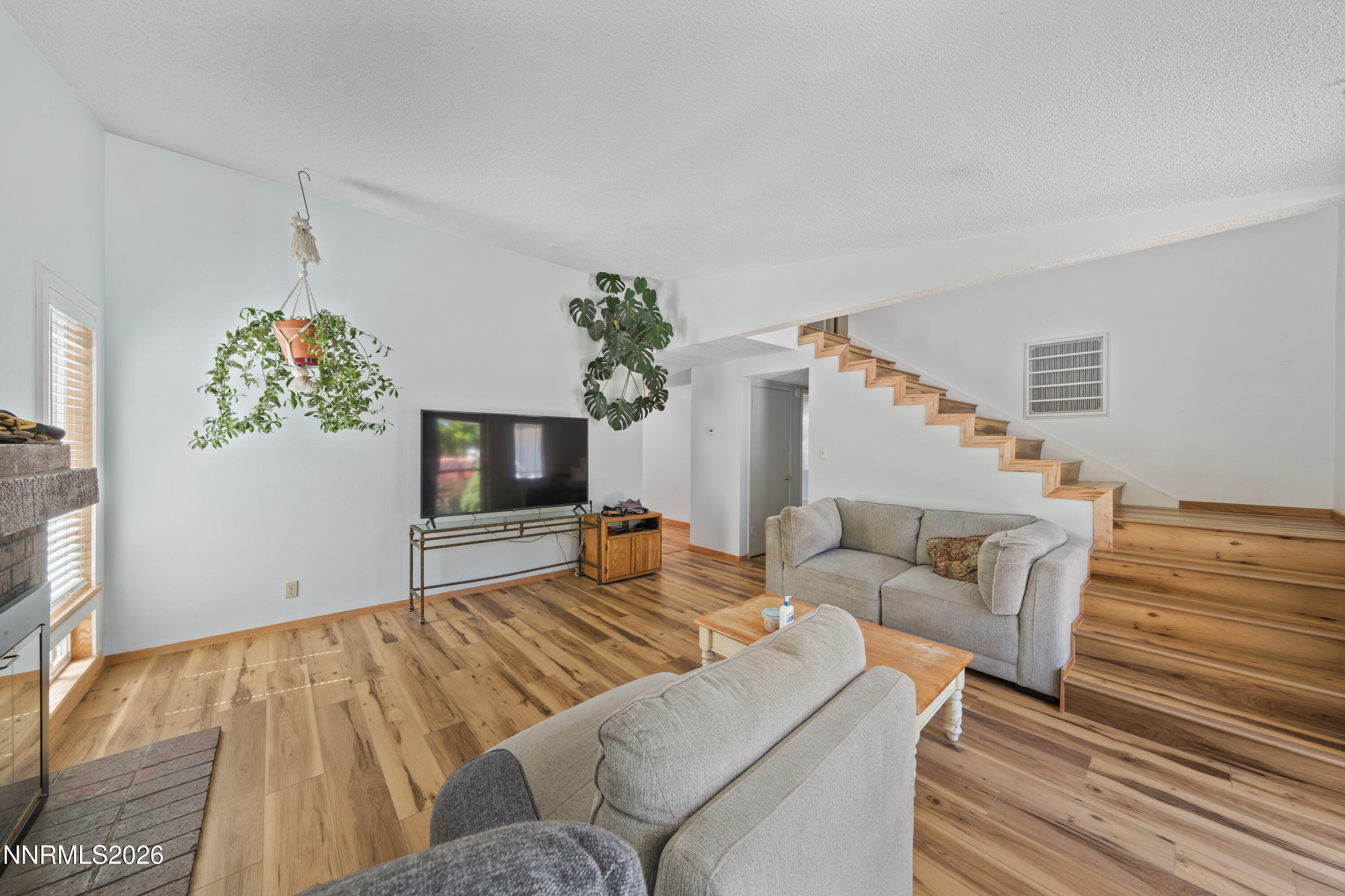 852 E York Way Property Photo 2